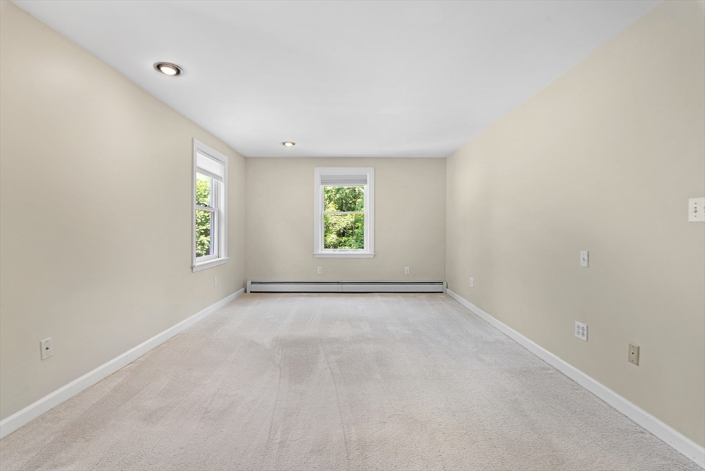 9 Plummers Ln