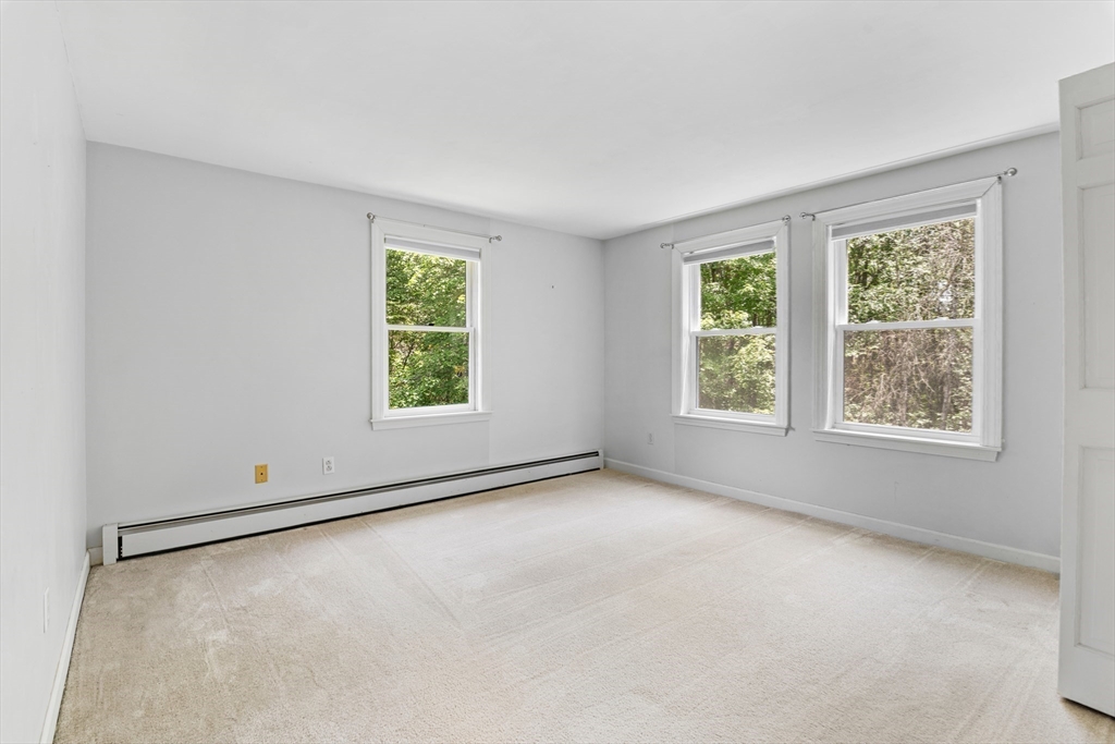 9 Plummers Ln