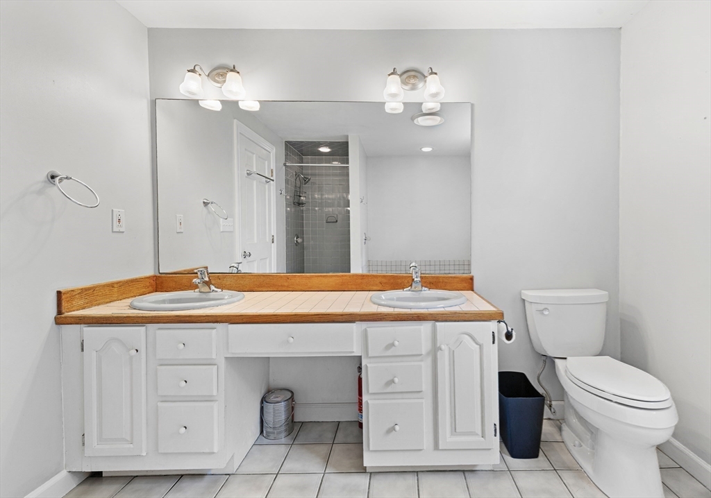9 Plummers Ln