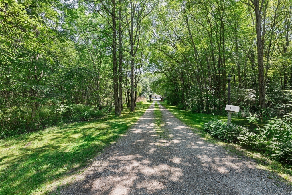 9 Plummers Ln