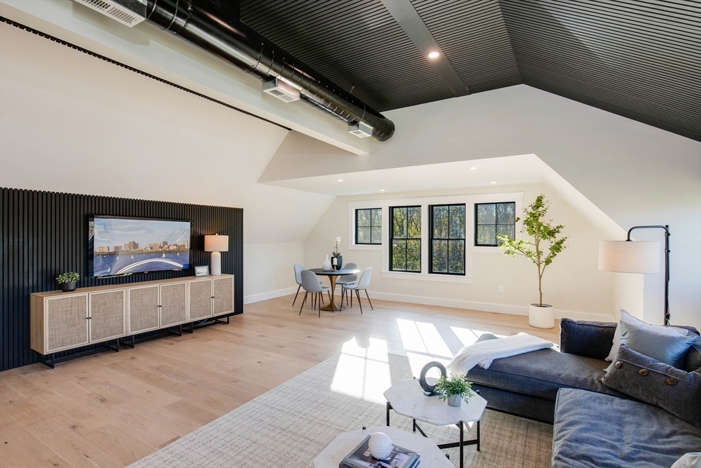 12 Roosevelt Pl