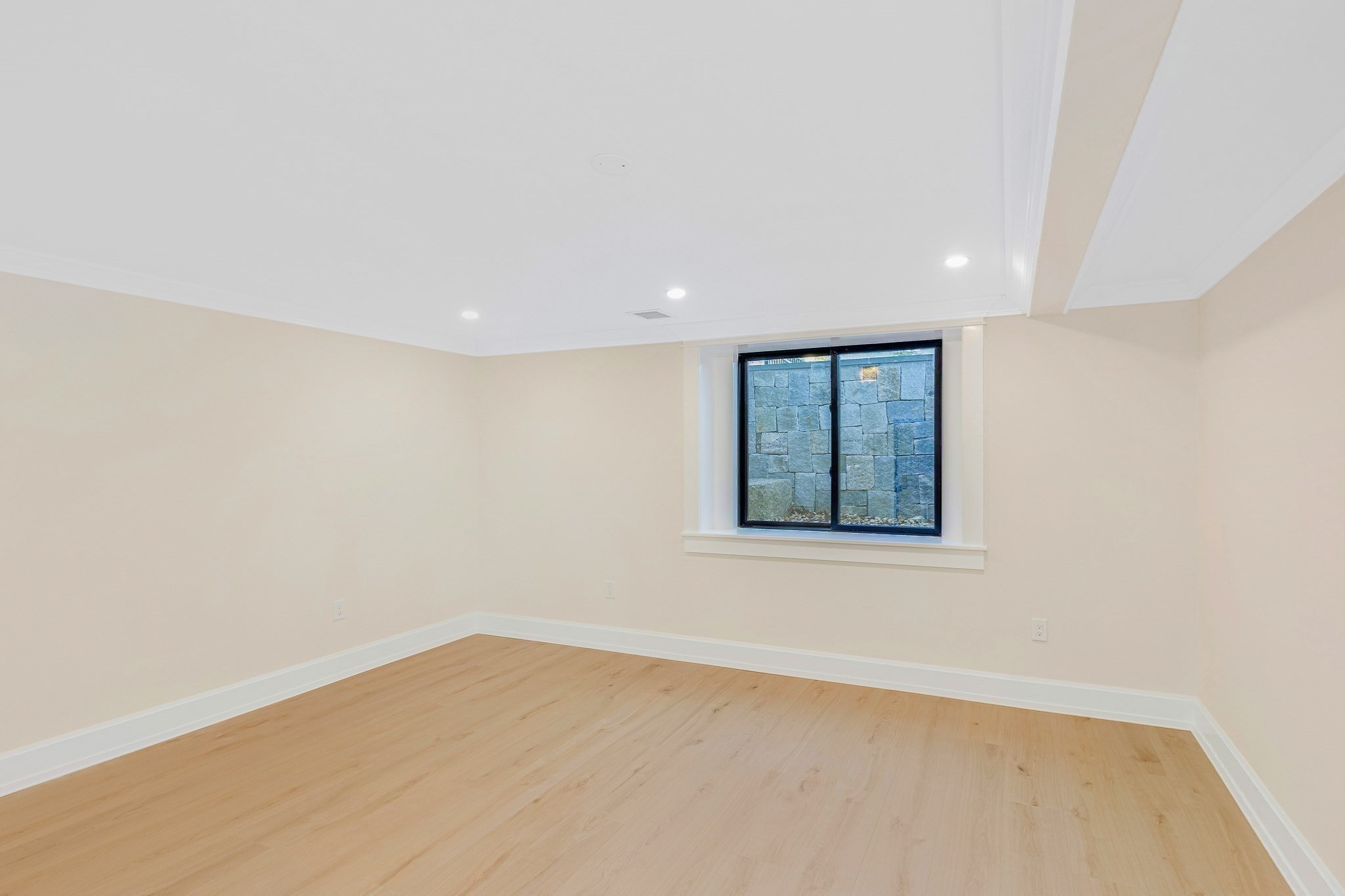 12 Roosevelt Pl