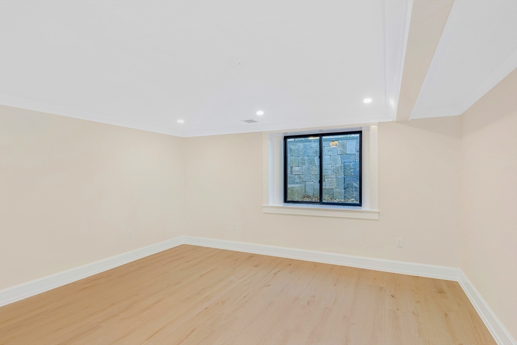 12 Roosevelt Pl