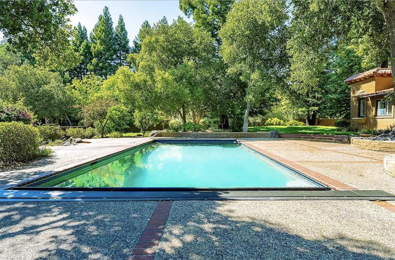 12 Vineyard Hill RD
