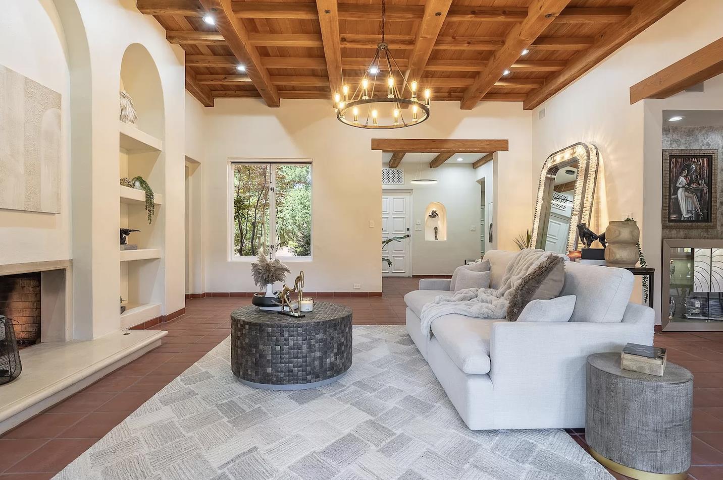 12 Vineyard Hill RD