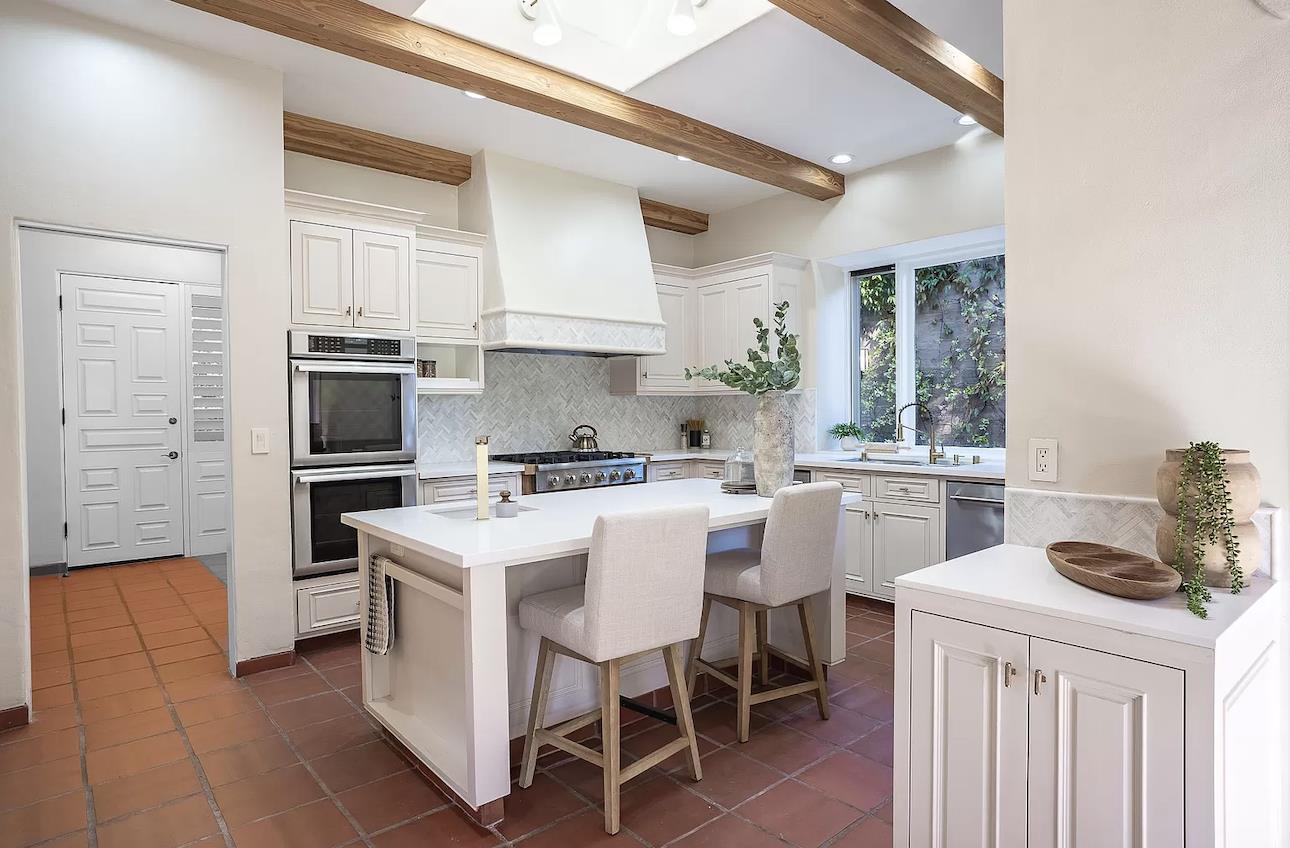 12 Vineyard Hill RD