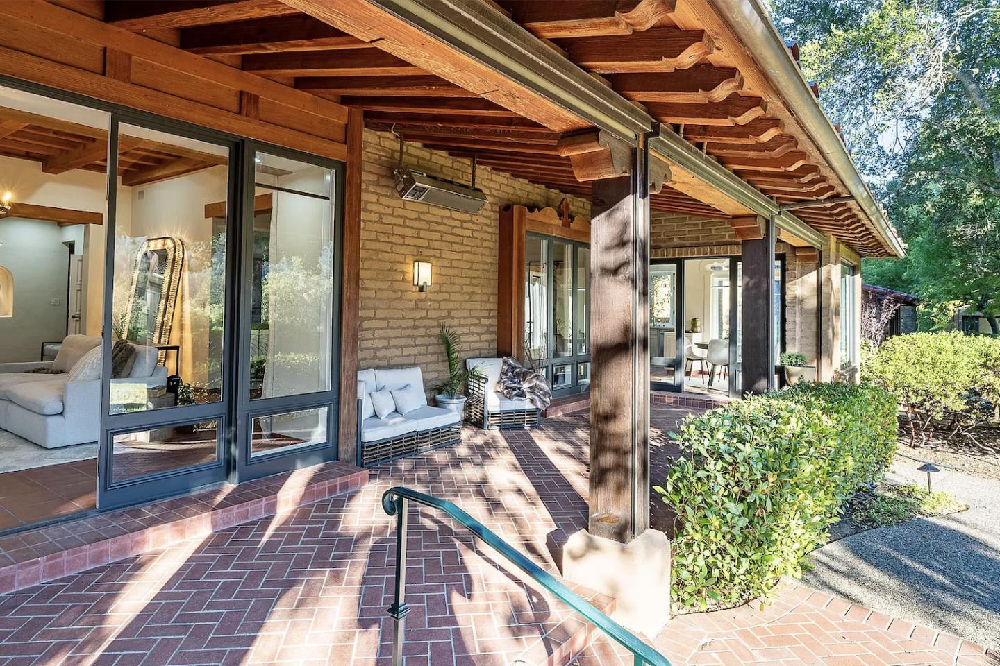 12 Vineyard Hill RD