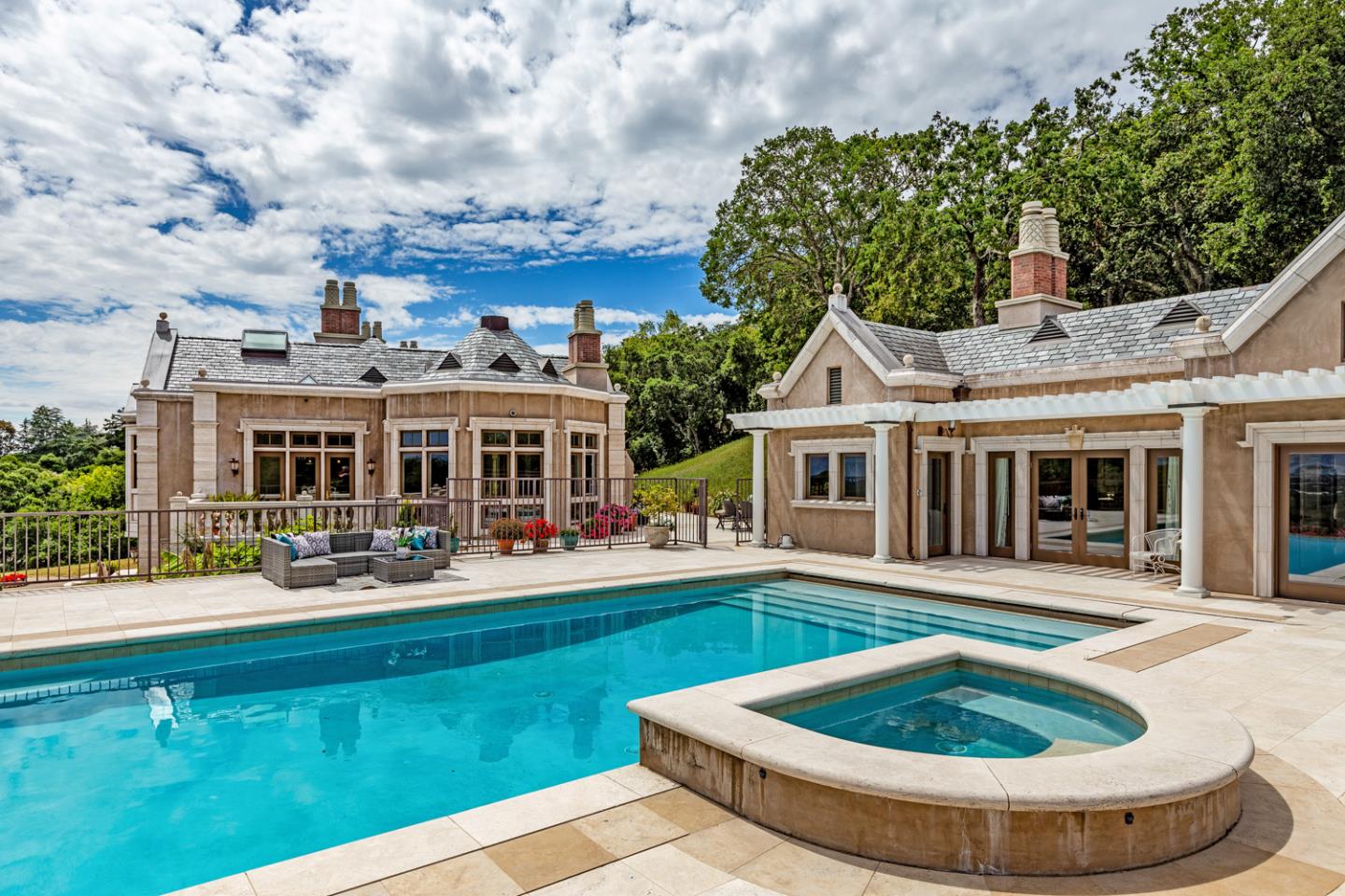 490 Las Pulgas Drive