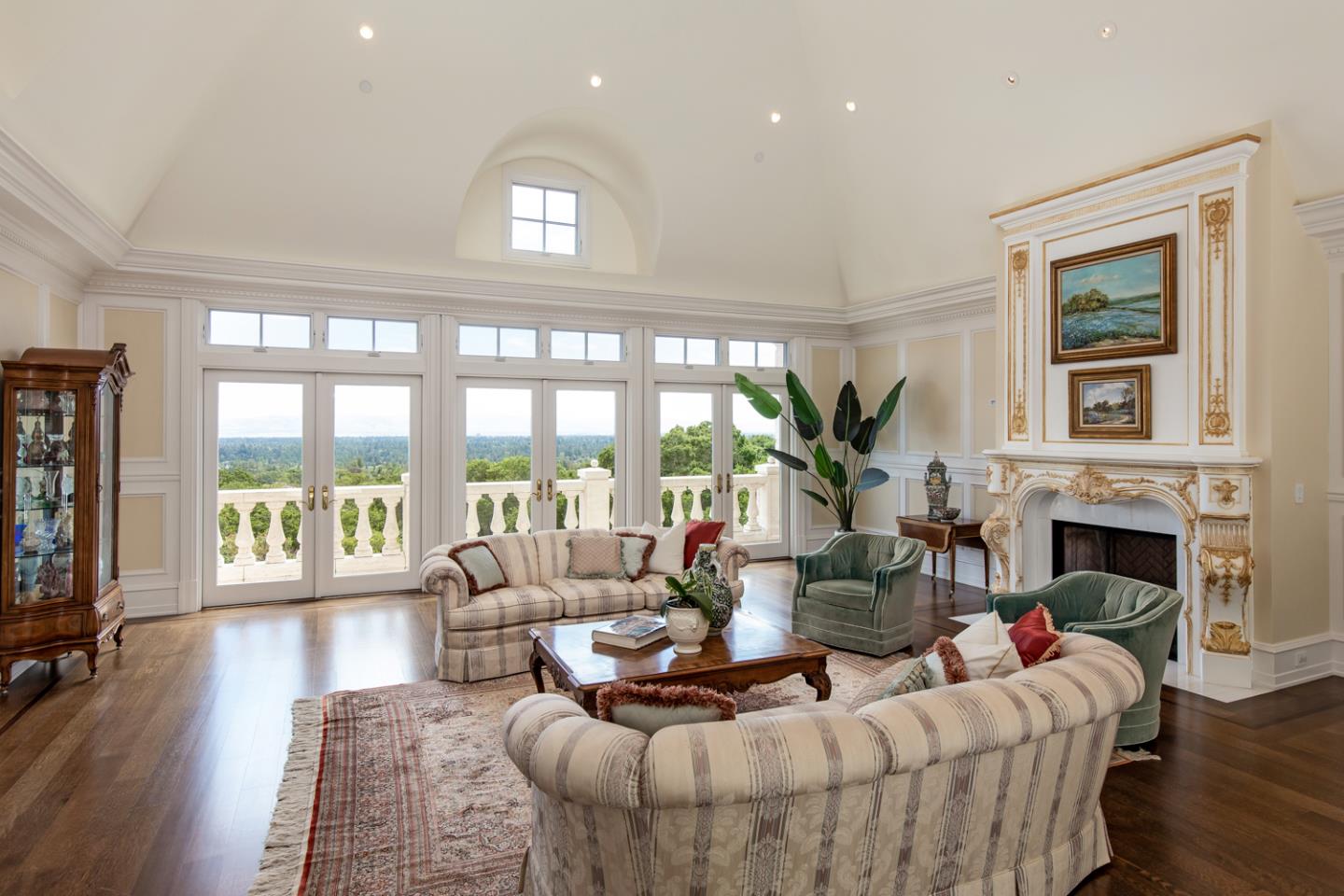 490 Las Pulgas Drive