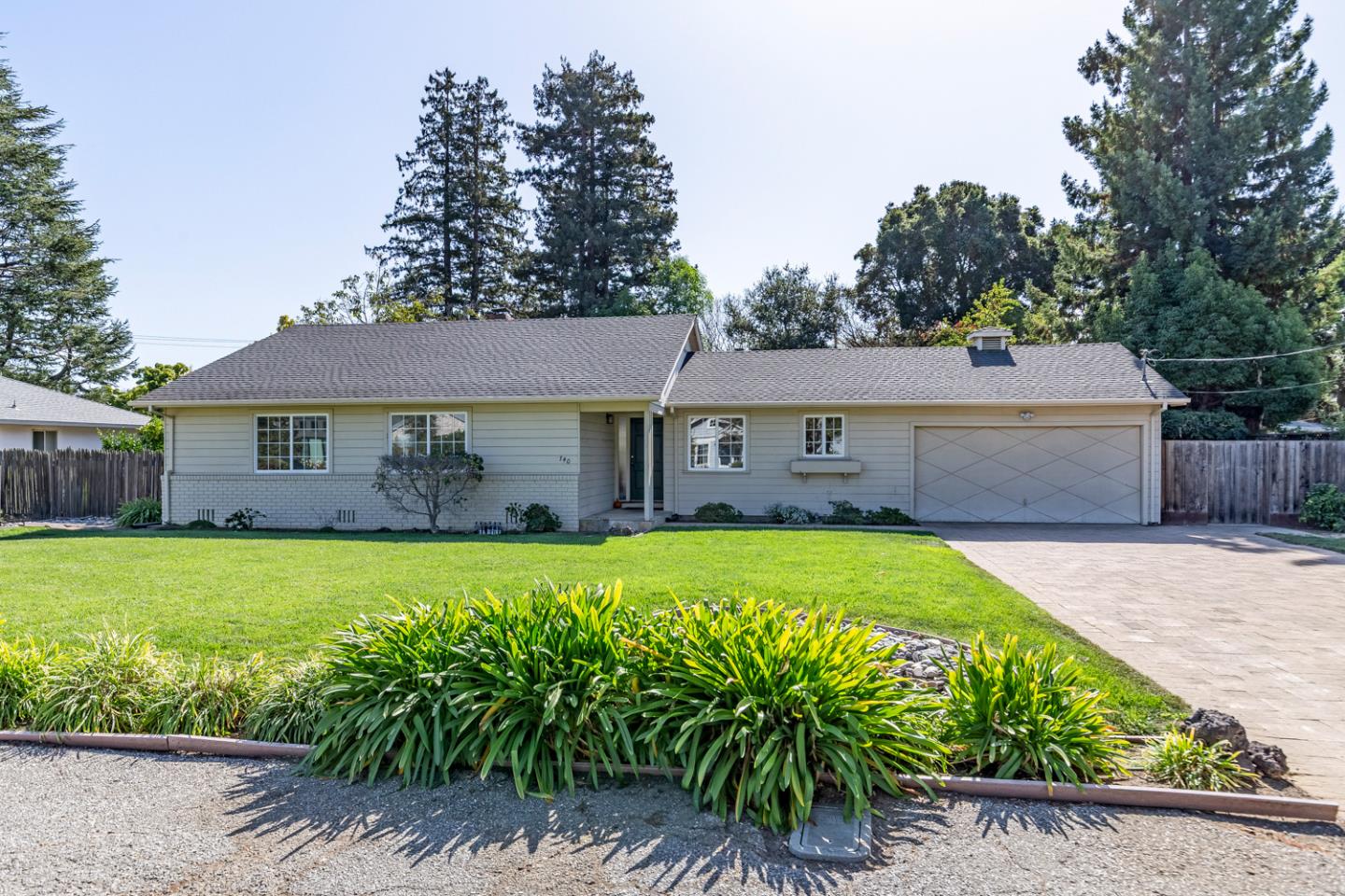 740 Arroyo RD
