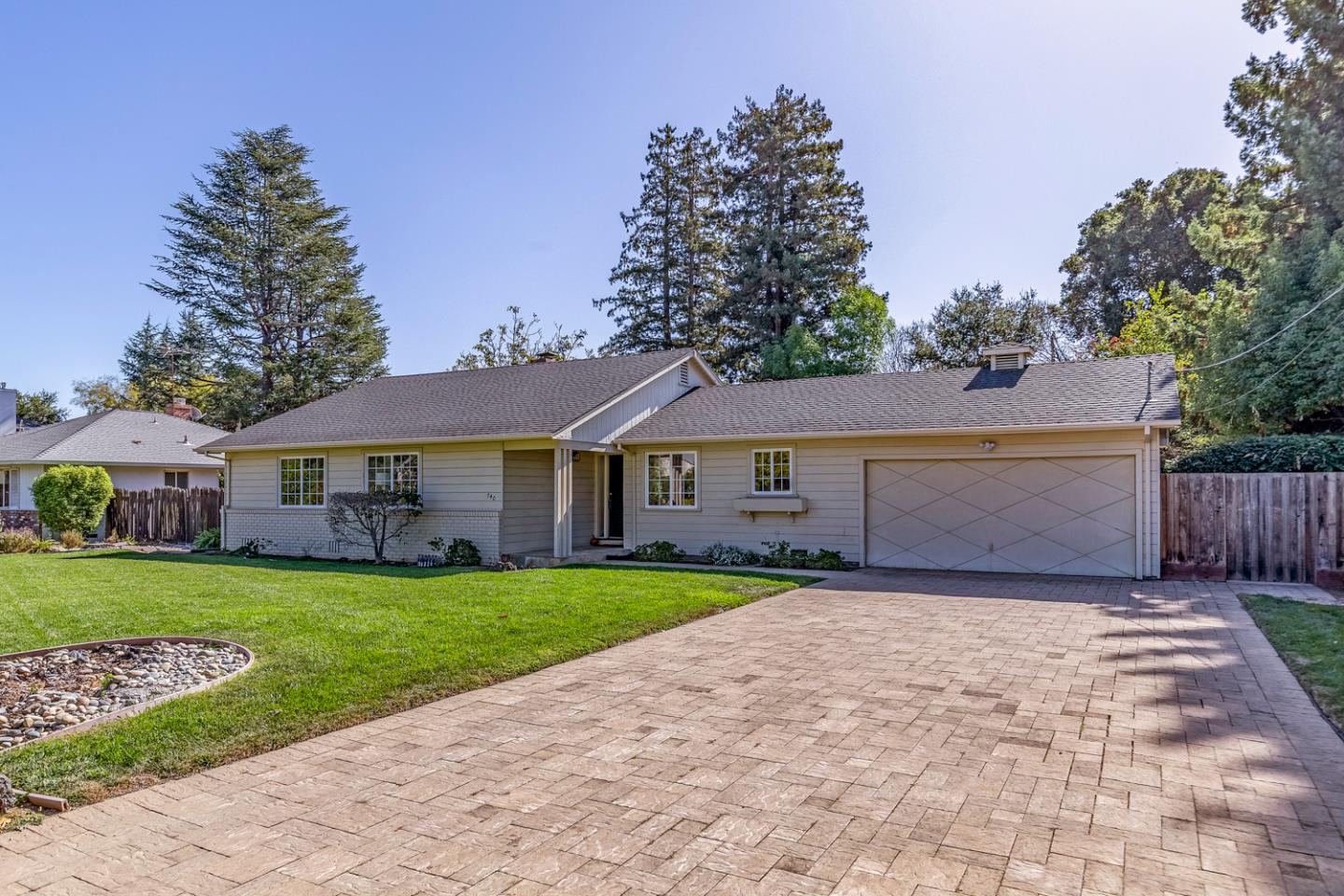 740 Arroyo RD