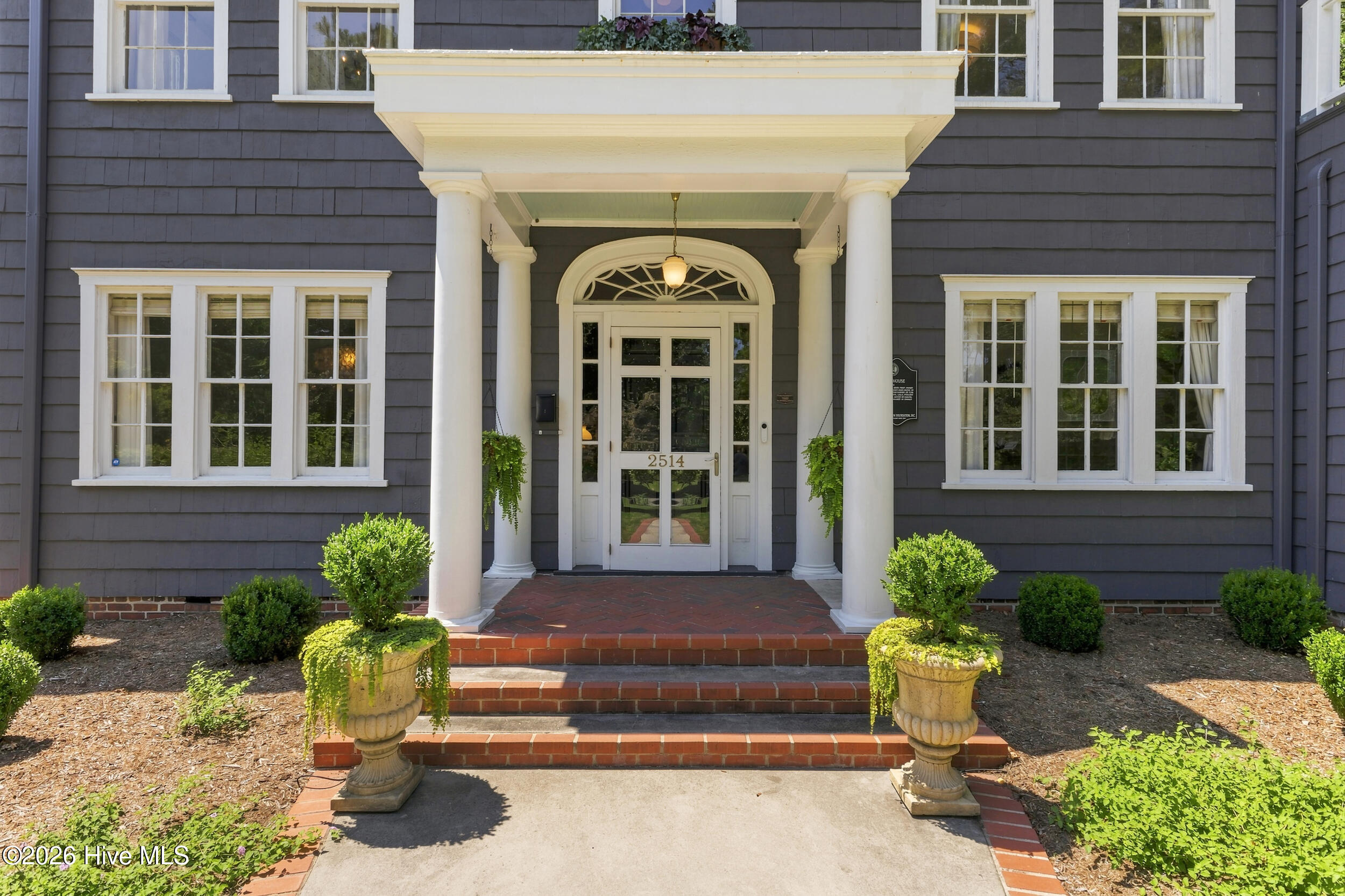 2514 Mimosa Place