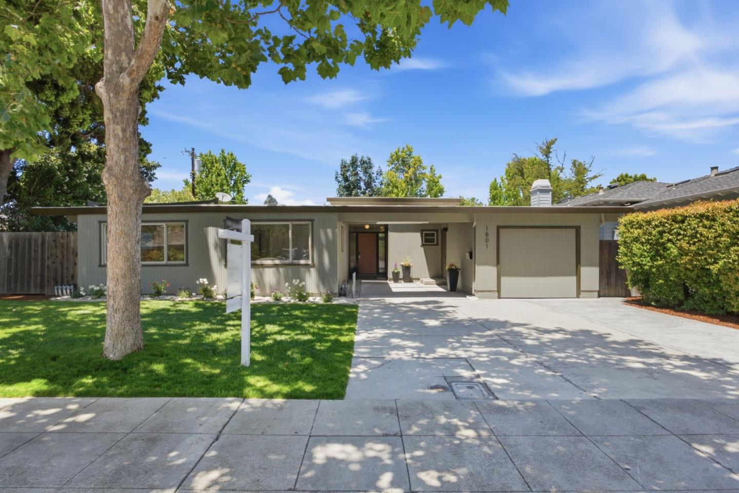 1601 Channing AVE