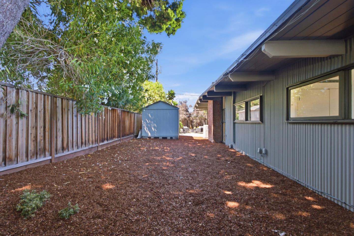 1601 Channing AVE