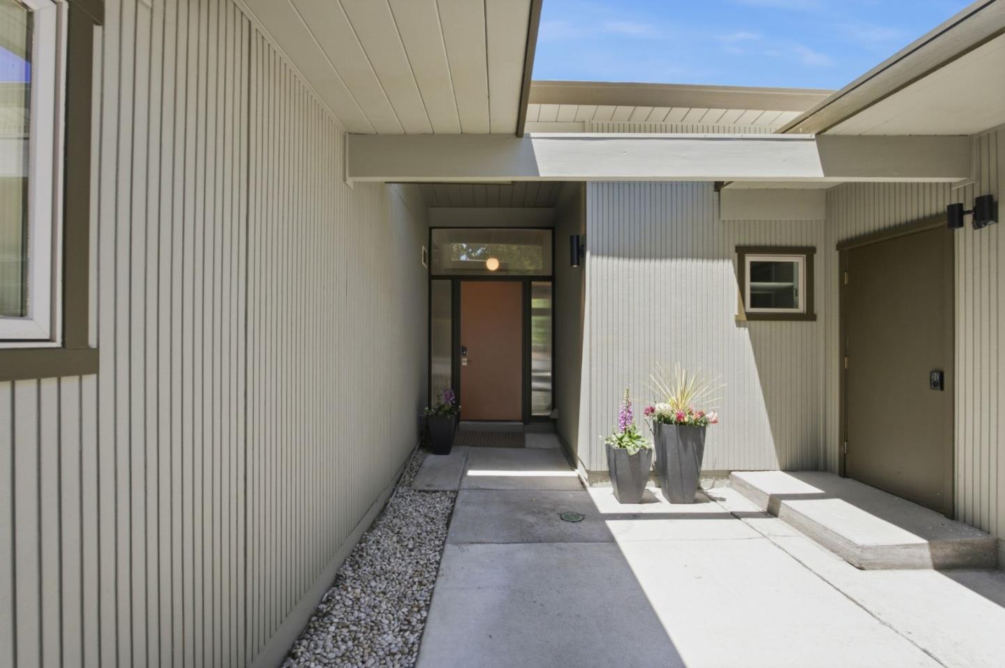 1601 Channing AVE