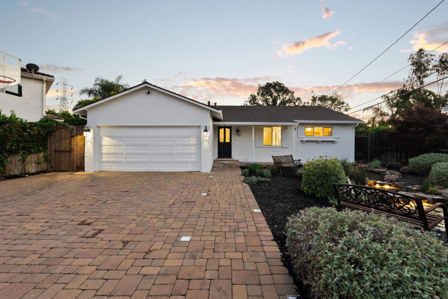 953 West Cardinal Drive