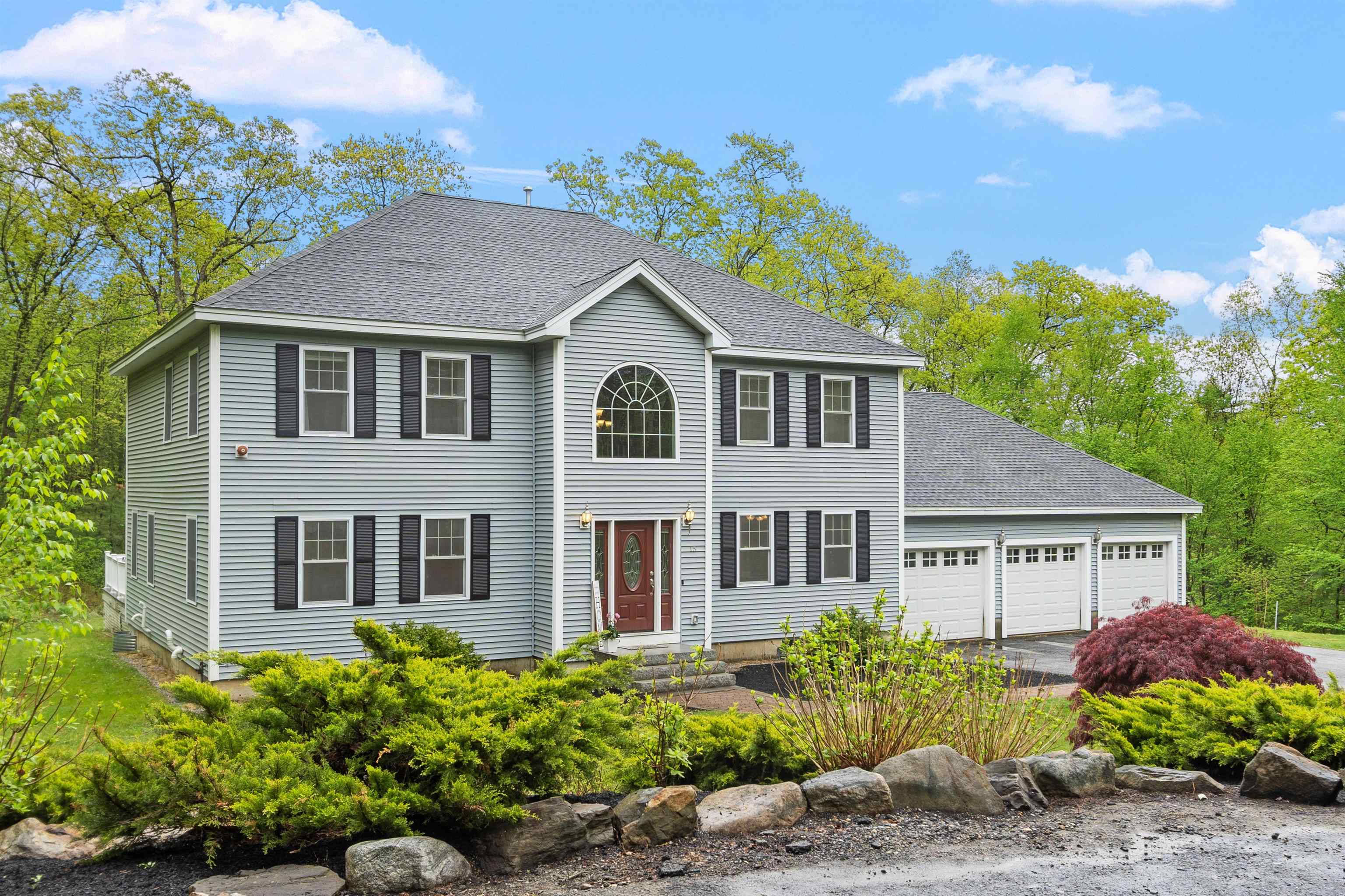 15 Stone Fence Drive