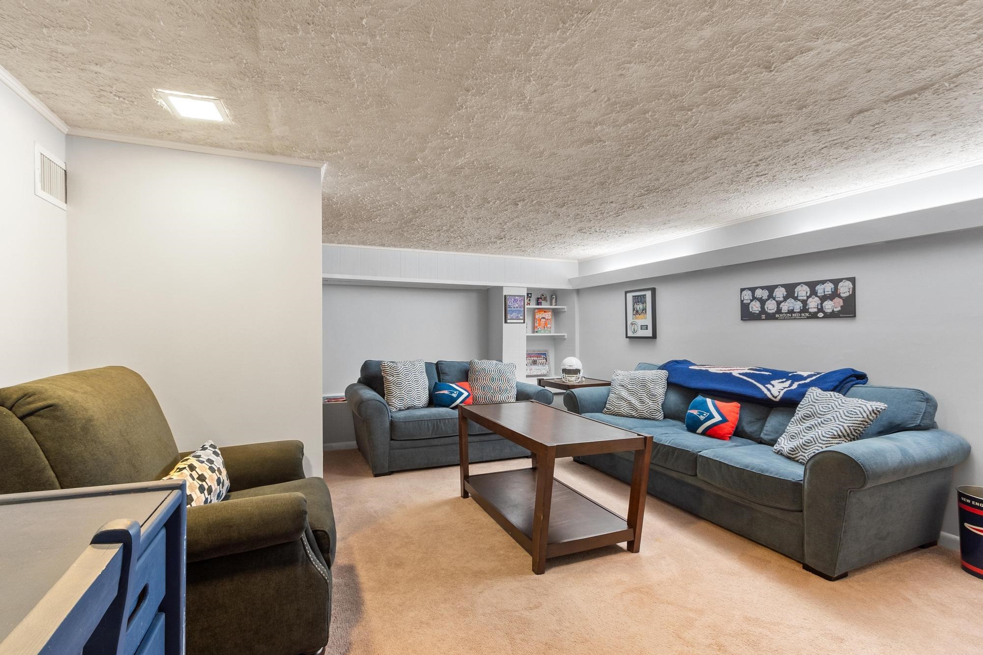 1256 Mammoth Road