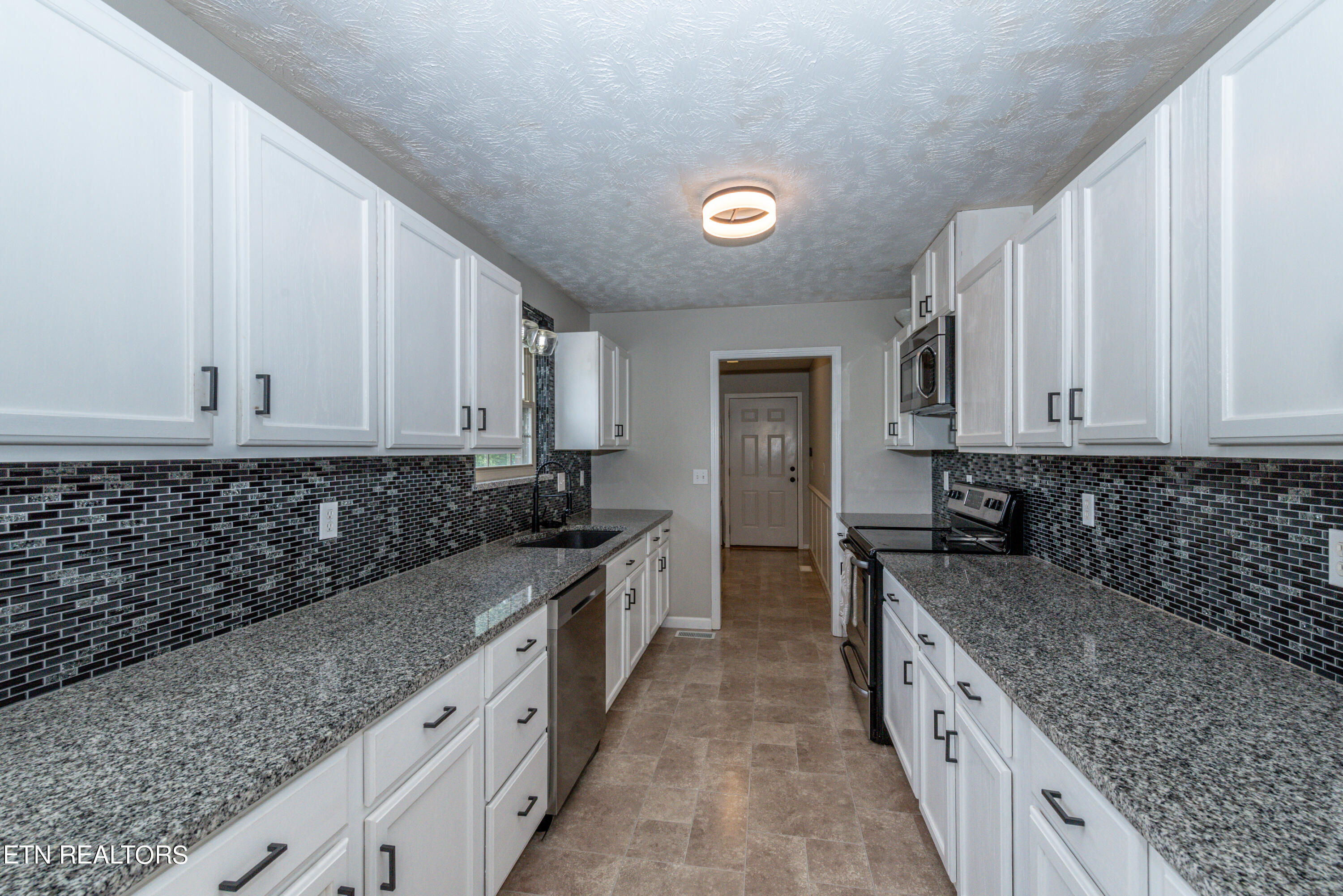 1525 Crestridge Drive