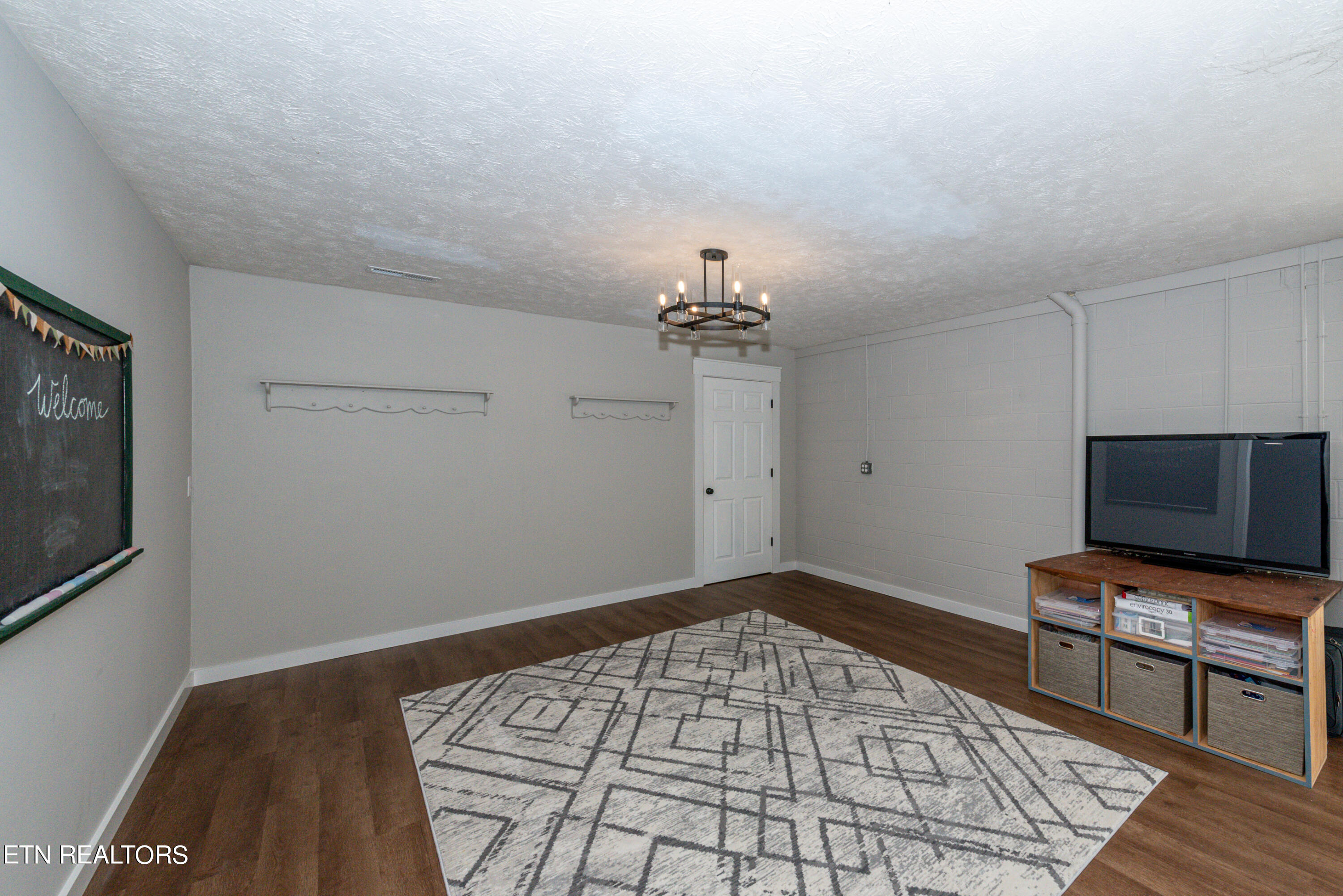 1525 Crestridge Drive