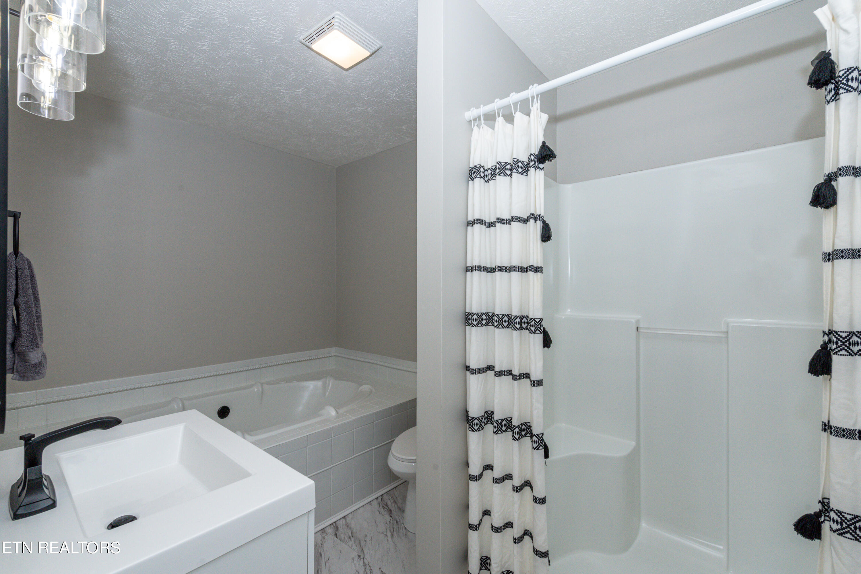 1525 Crestridge Drive