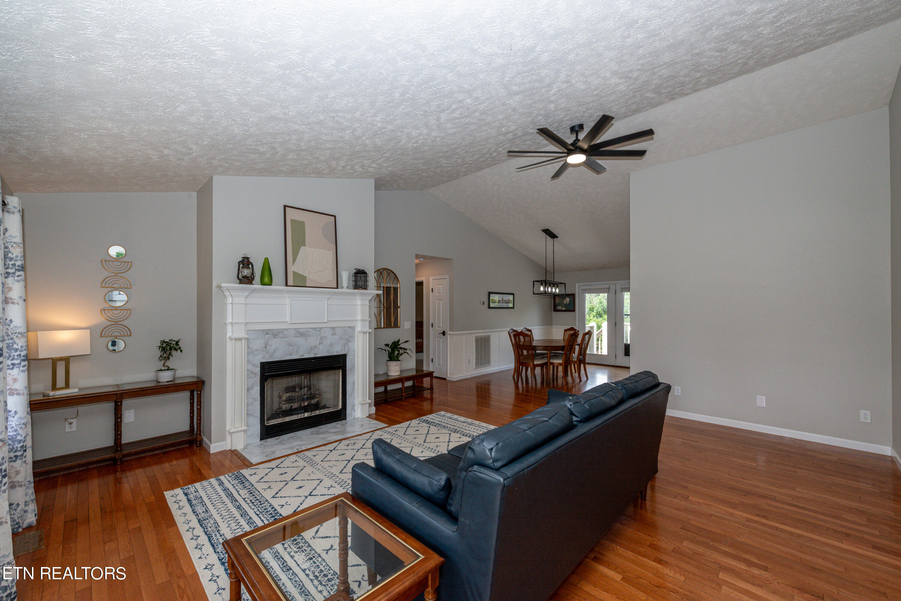 1525 Crestridge Drive