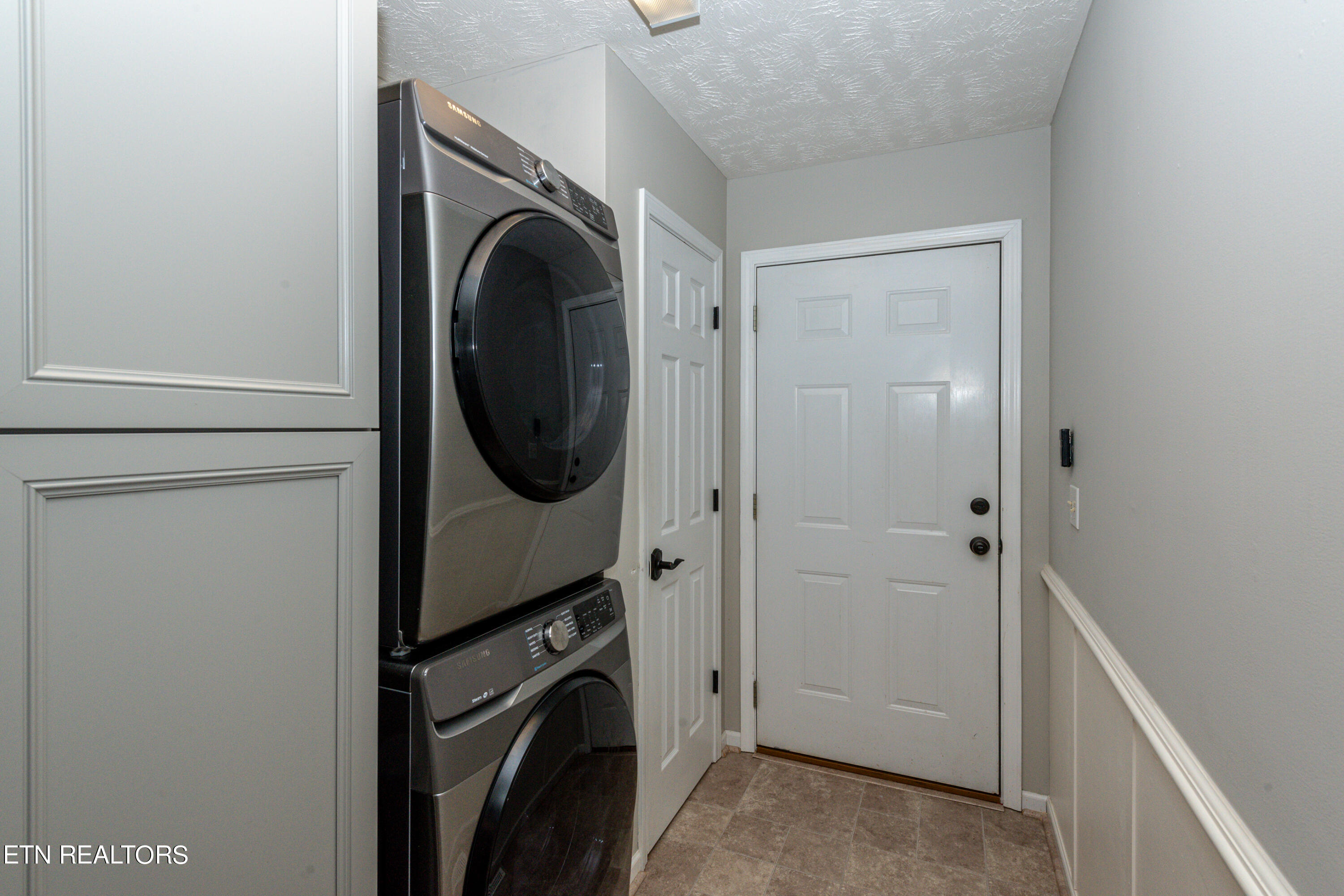 1525 Crestridge Drive