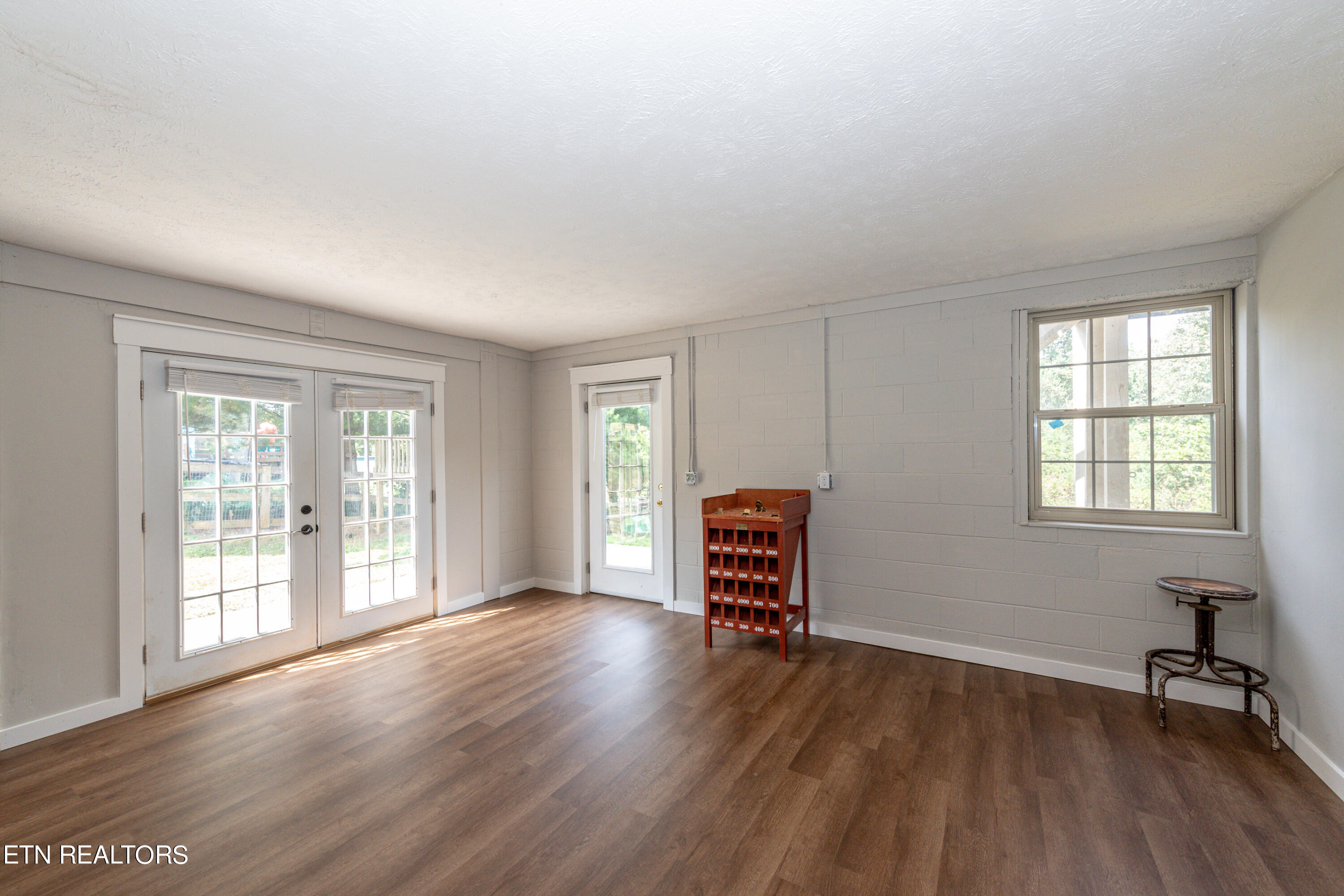 1525 Crestridge Drive