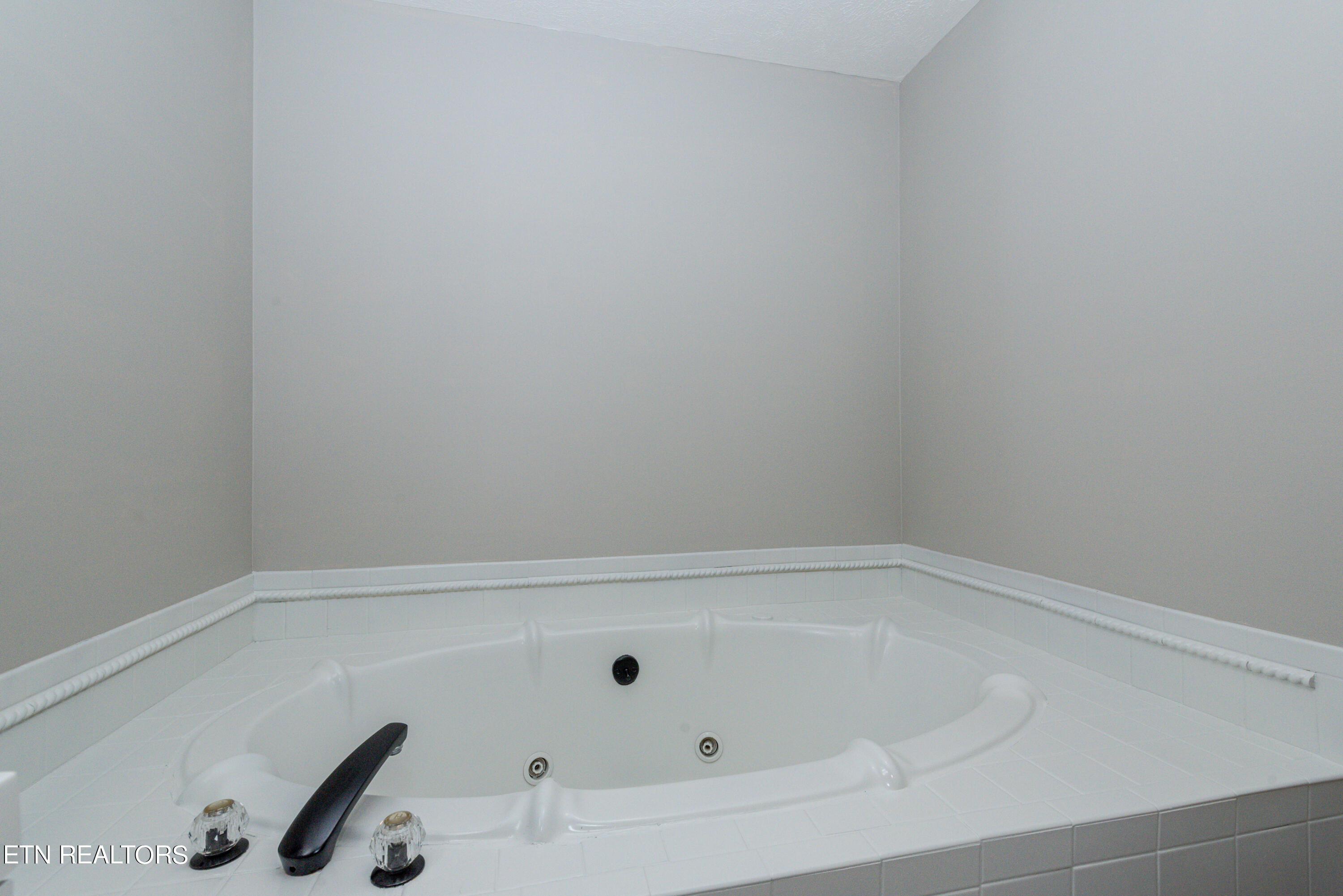 1525 Crestridge Drive