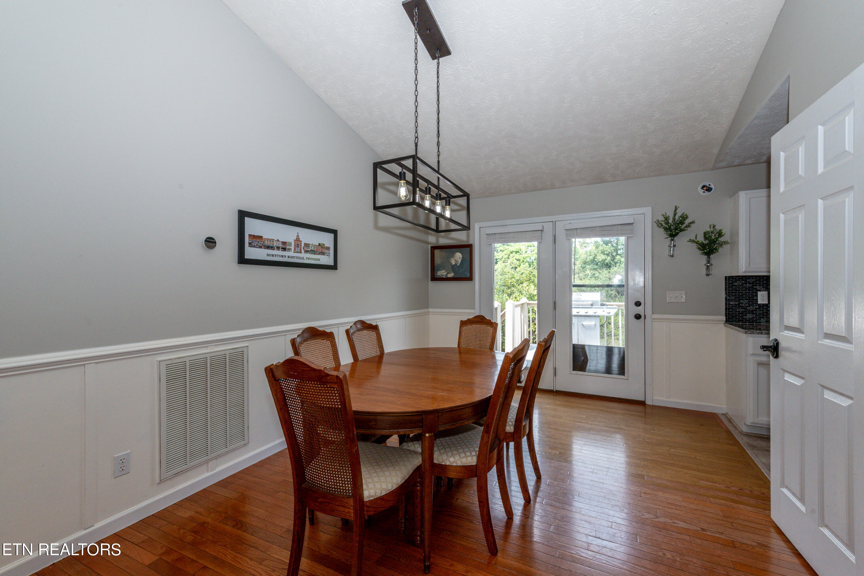 1525 Crestridge Drive