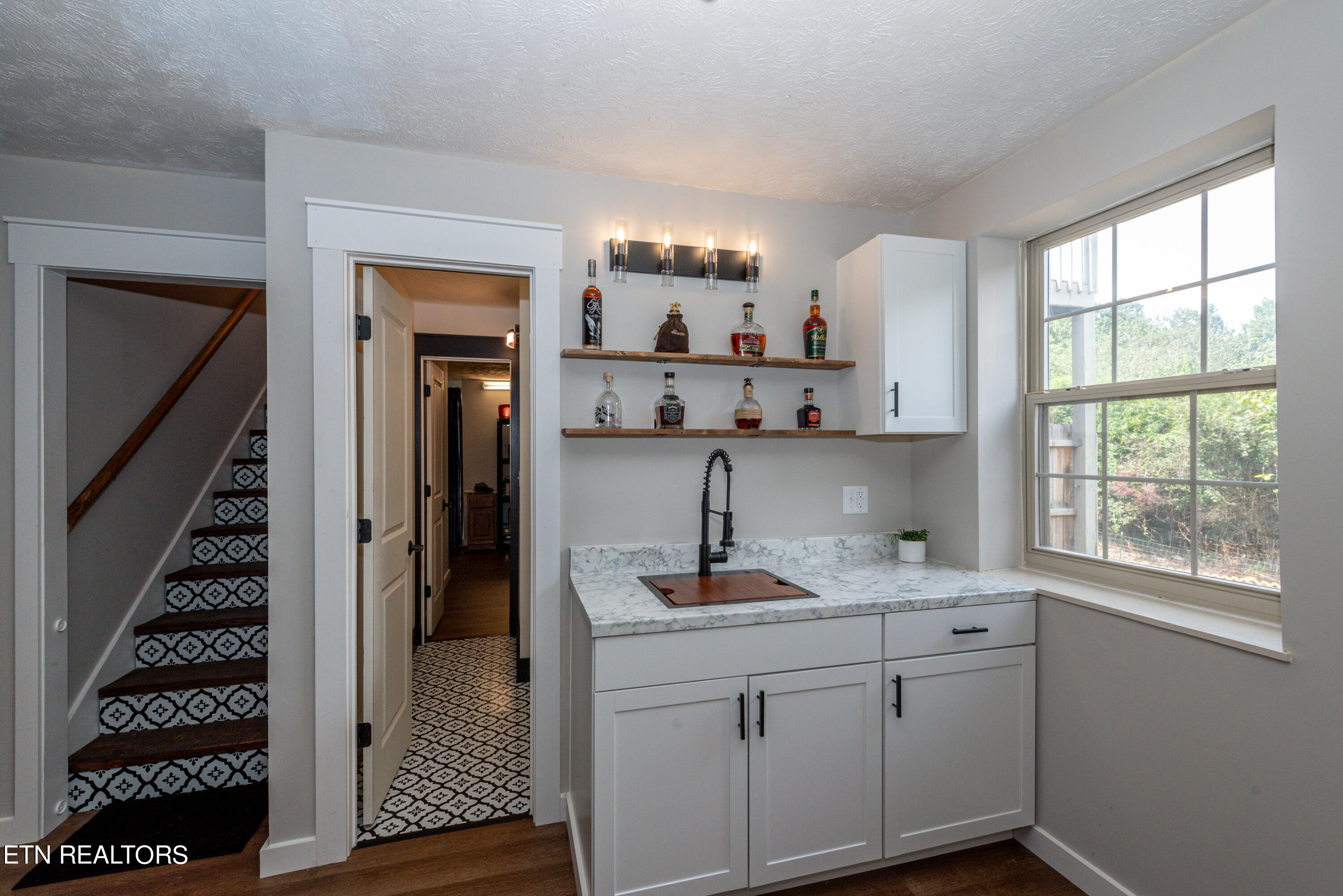 1525 Crestridge Drive