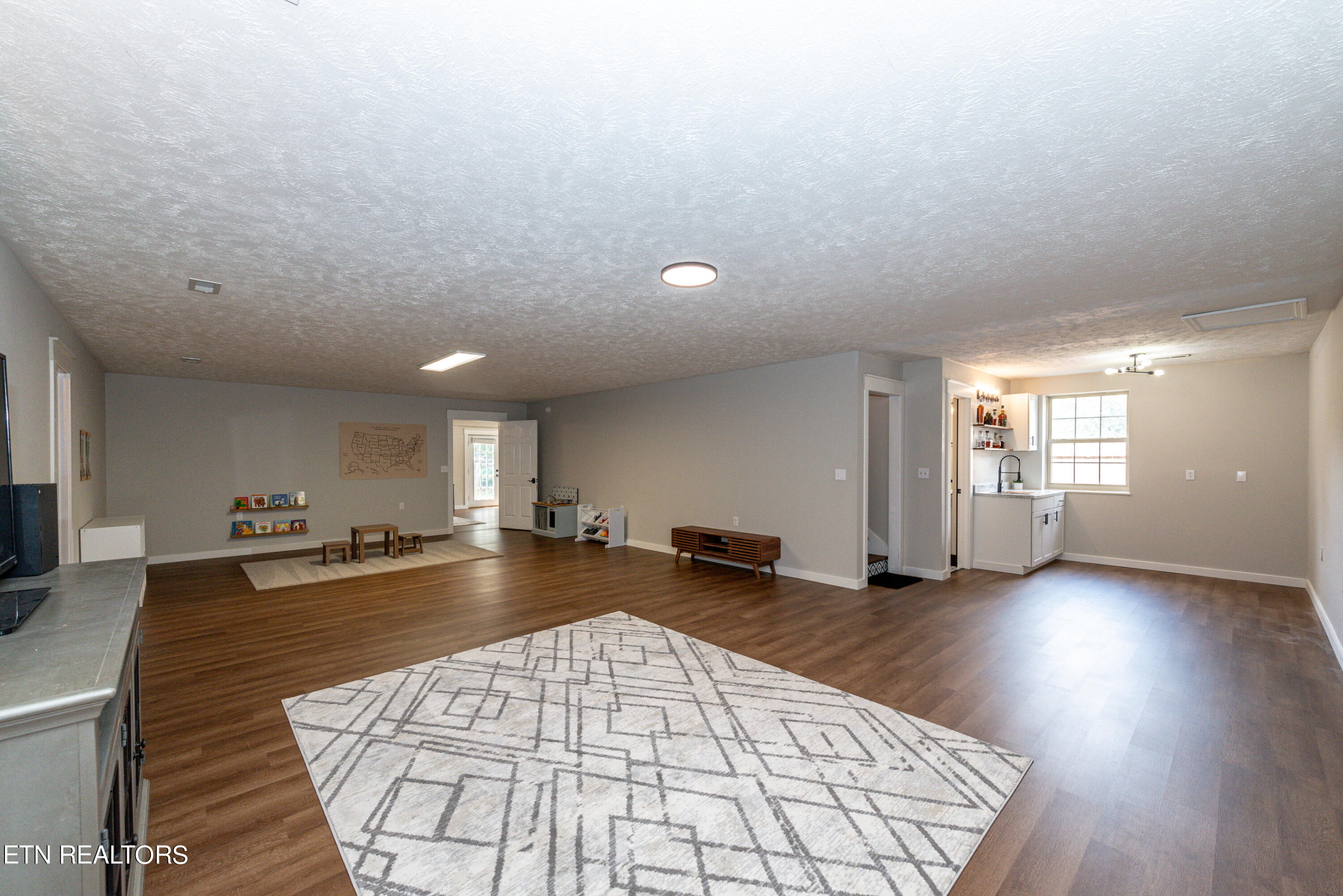 1525 Crestridge Drive