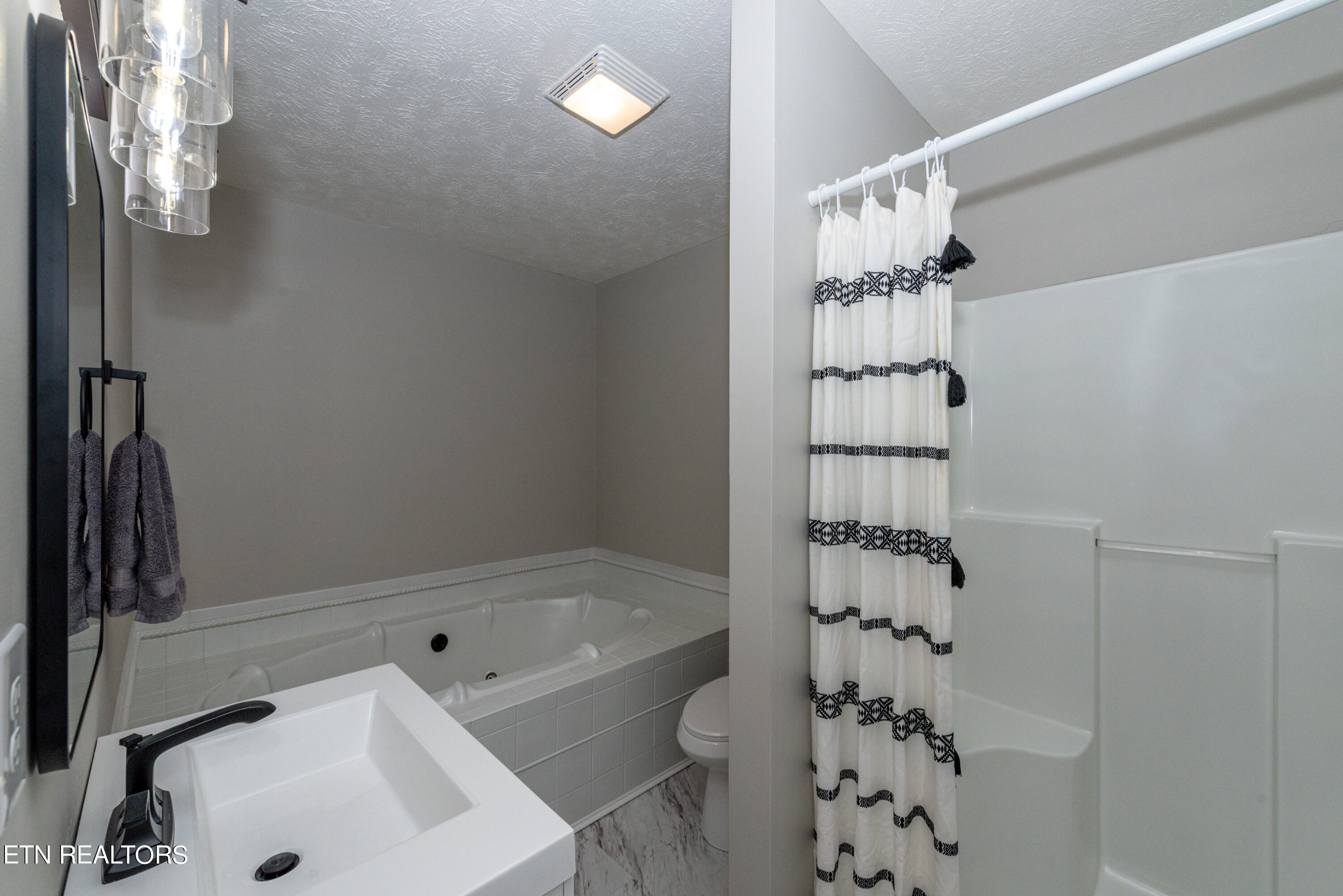 1525 Crestridge Drive