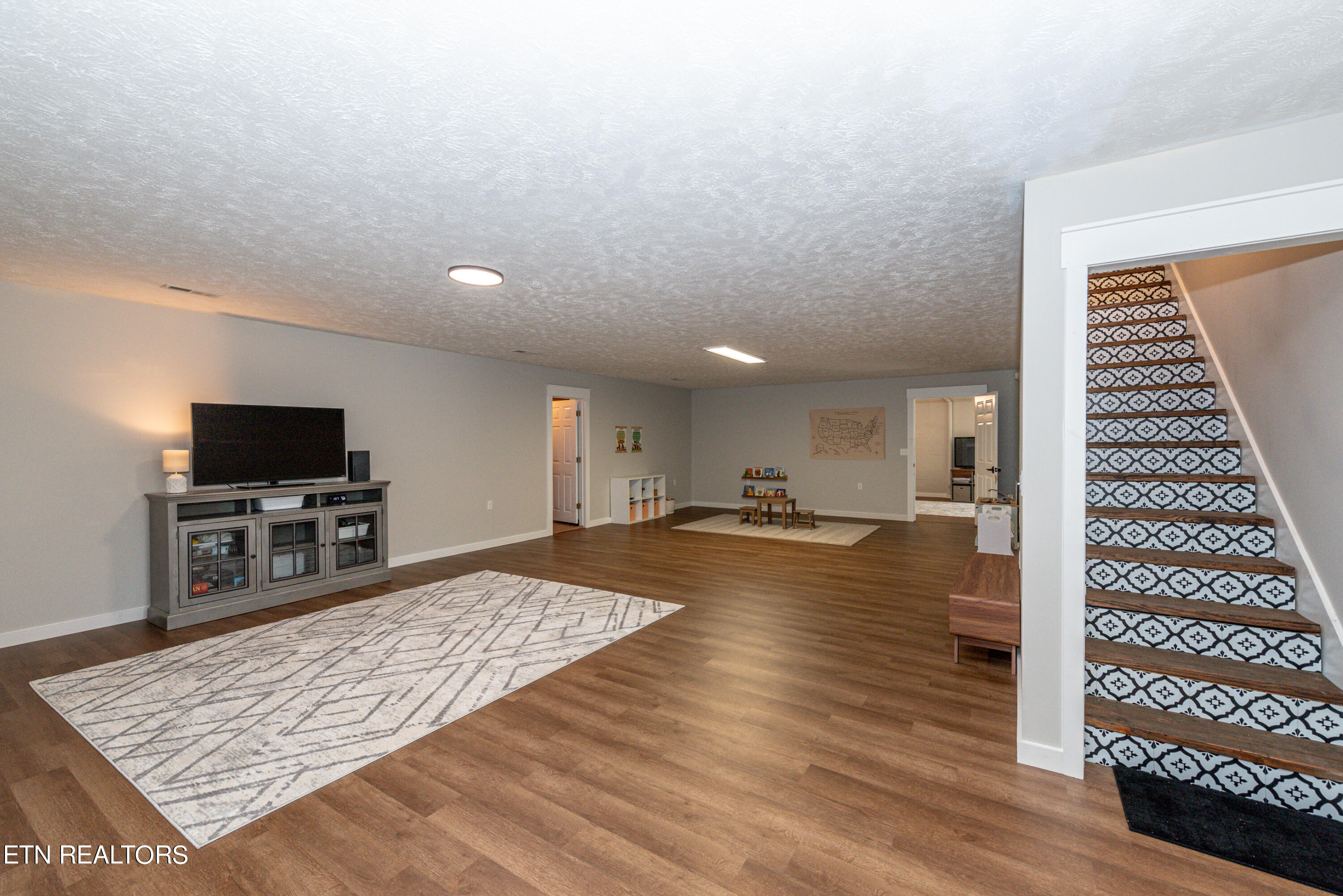 1525 Crestridge Drive