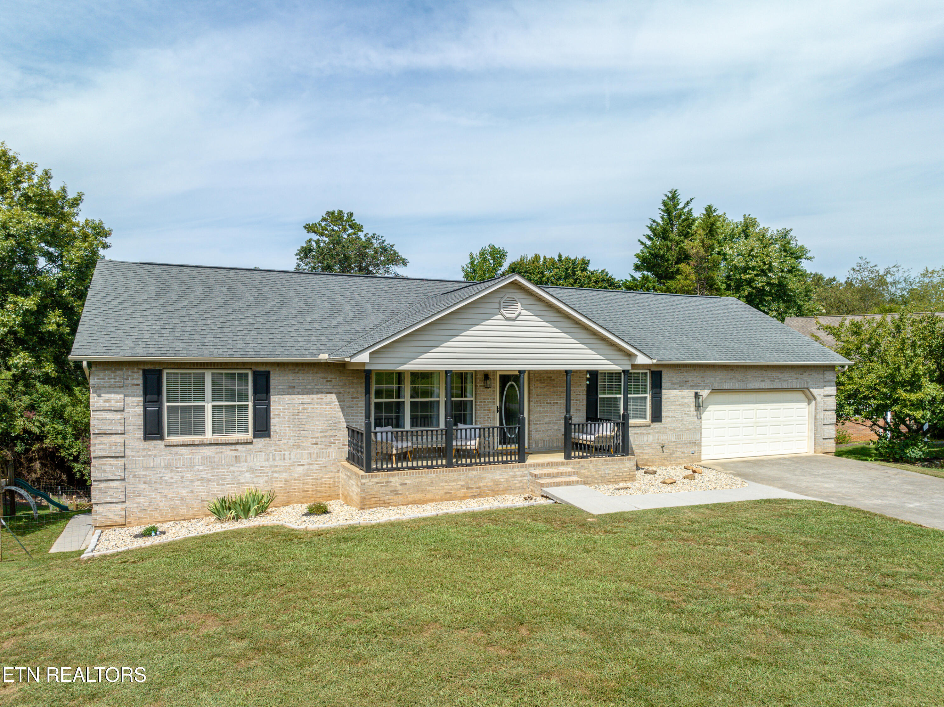 1525 Crestridge Drive