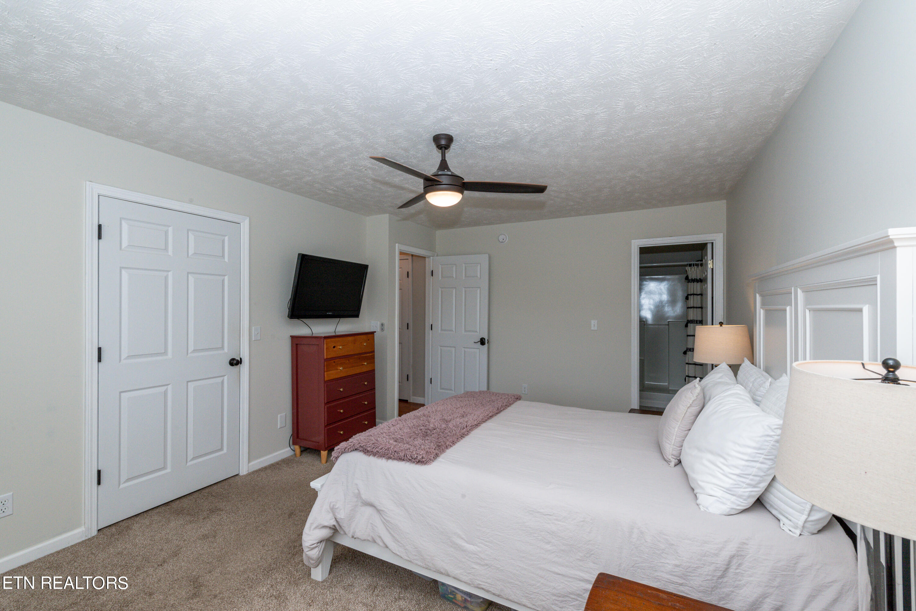 1525 Crestridge Drive