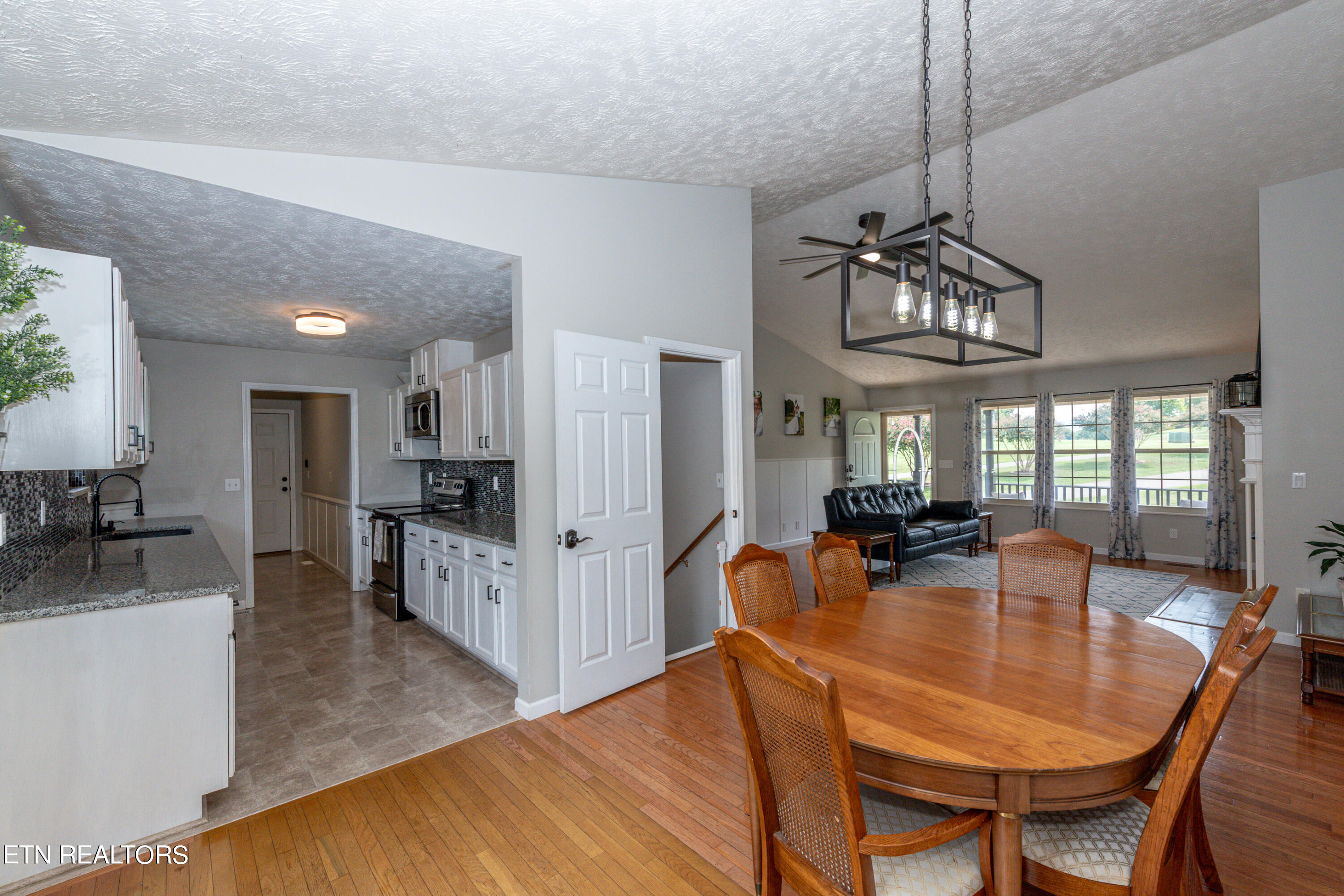 1525 Crestridge Drive