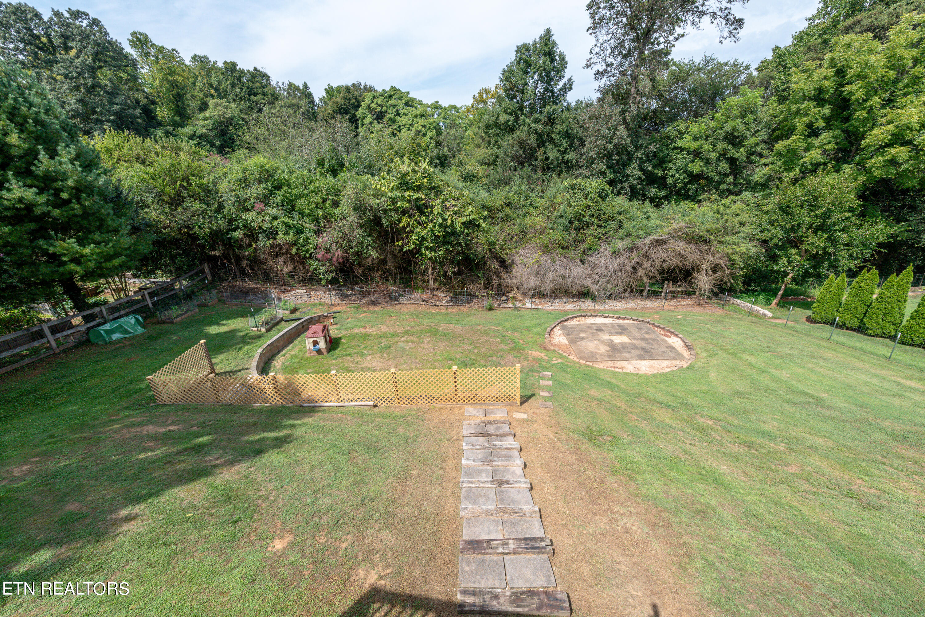 1525 Crestridge Drive