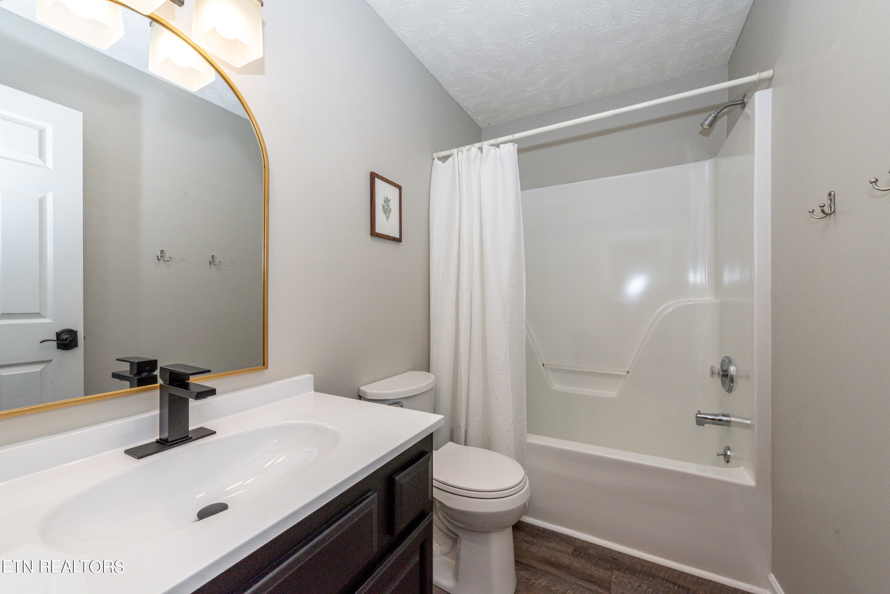 1525 Crestridge Drive