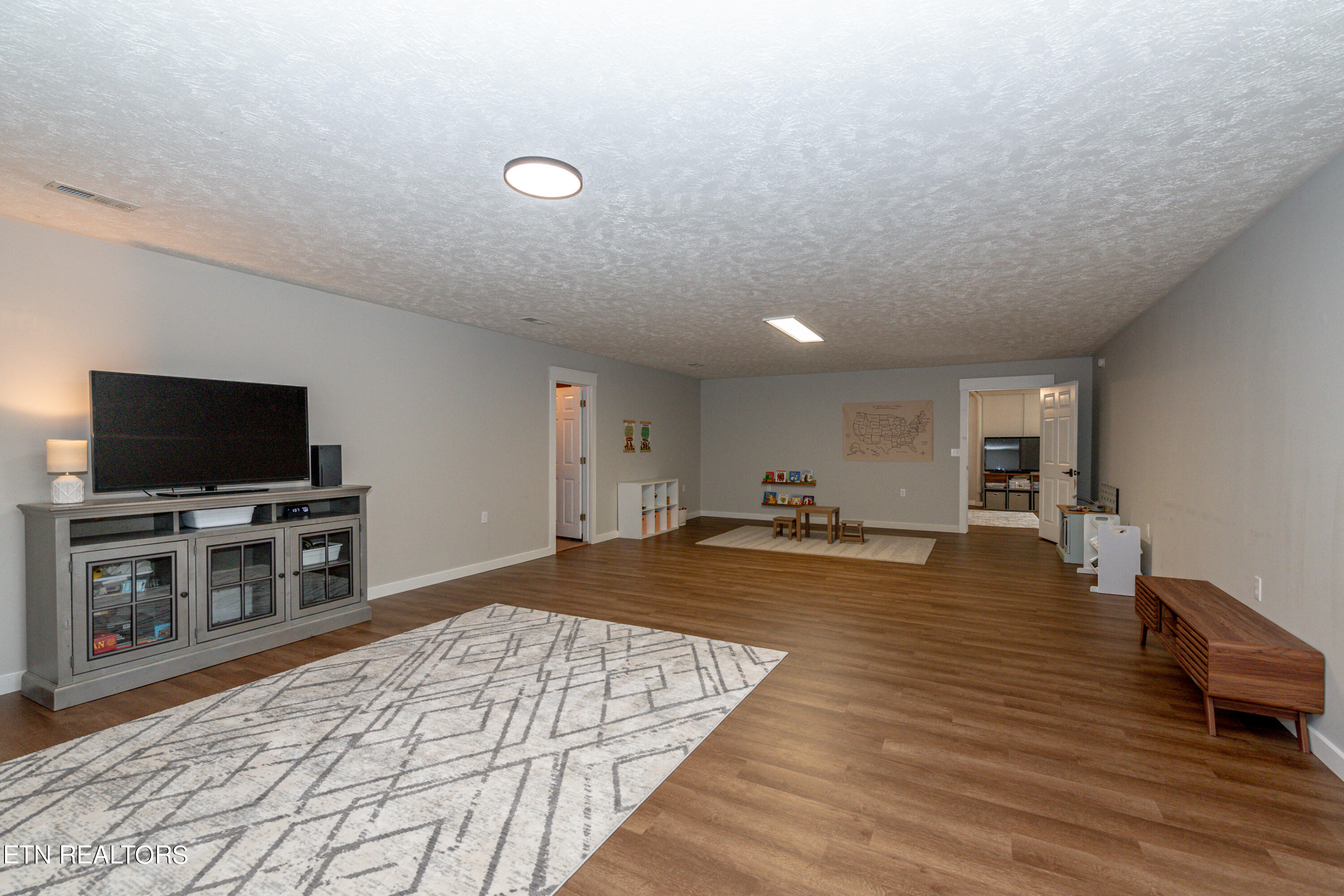 1525 Crestridge Drive