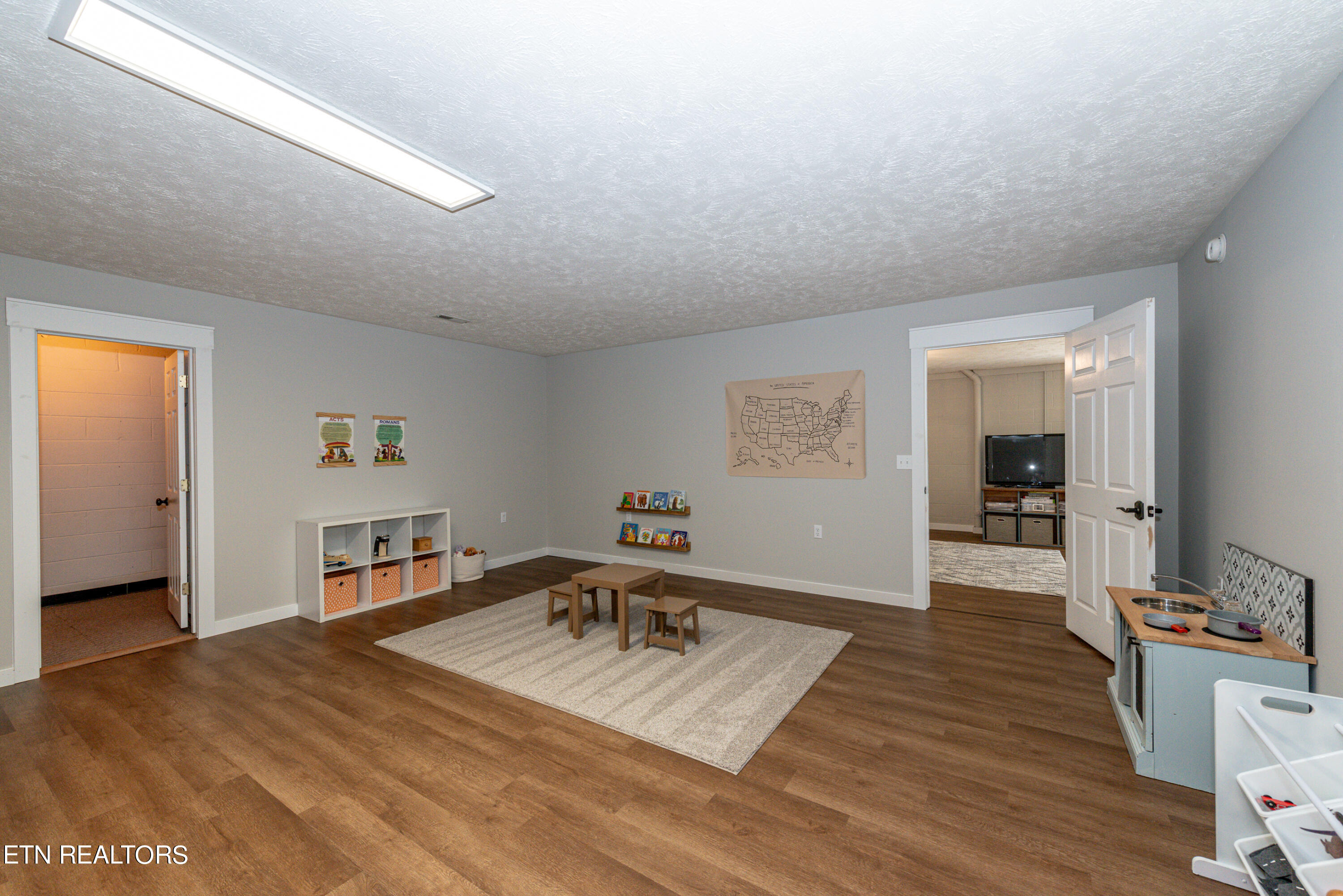 1525 Crestridge Drive