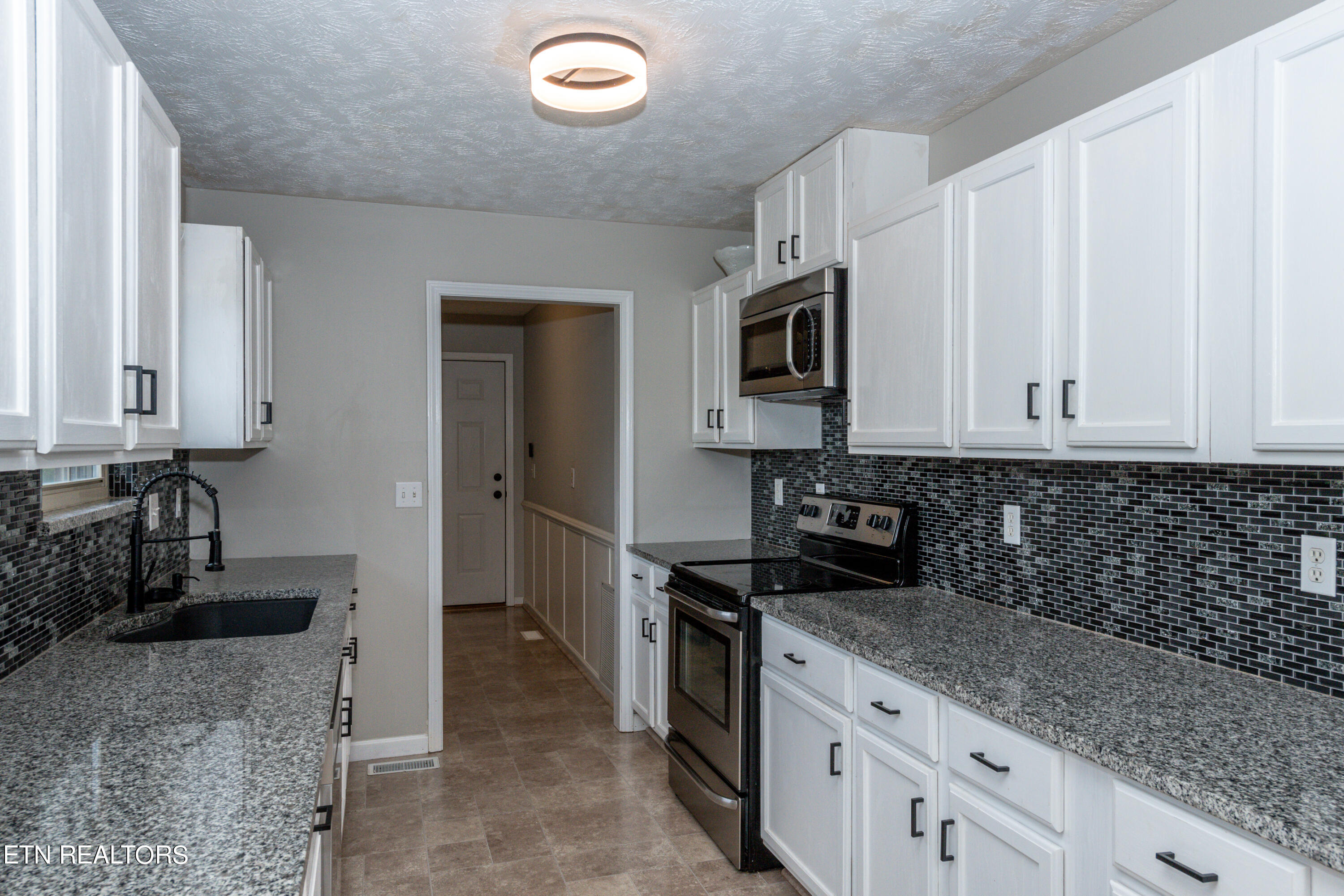 1525 Crestridge Drive