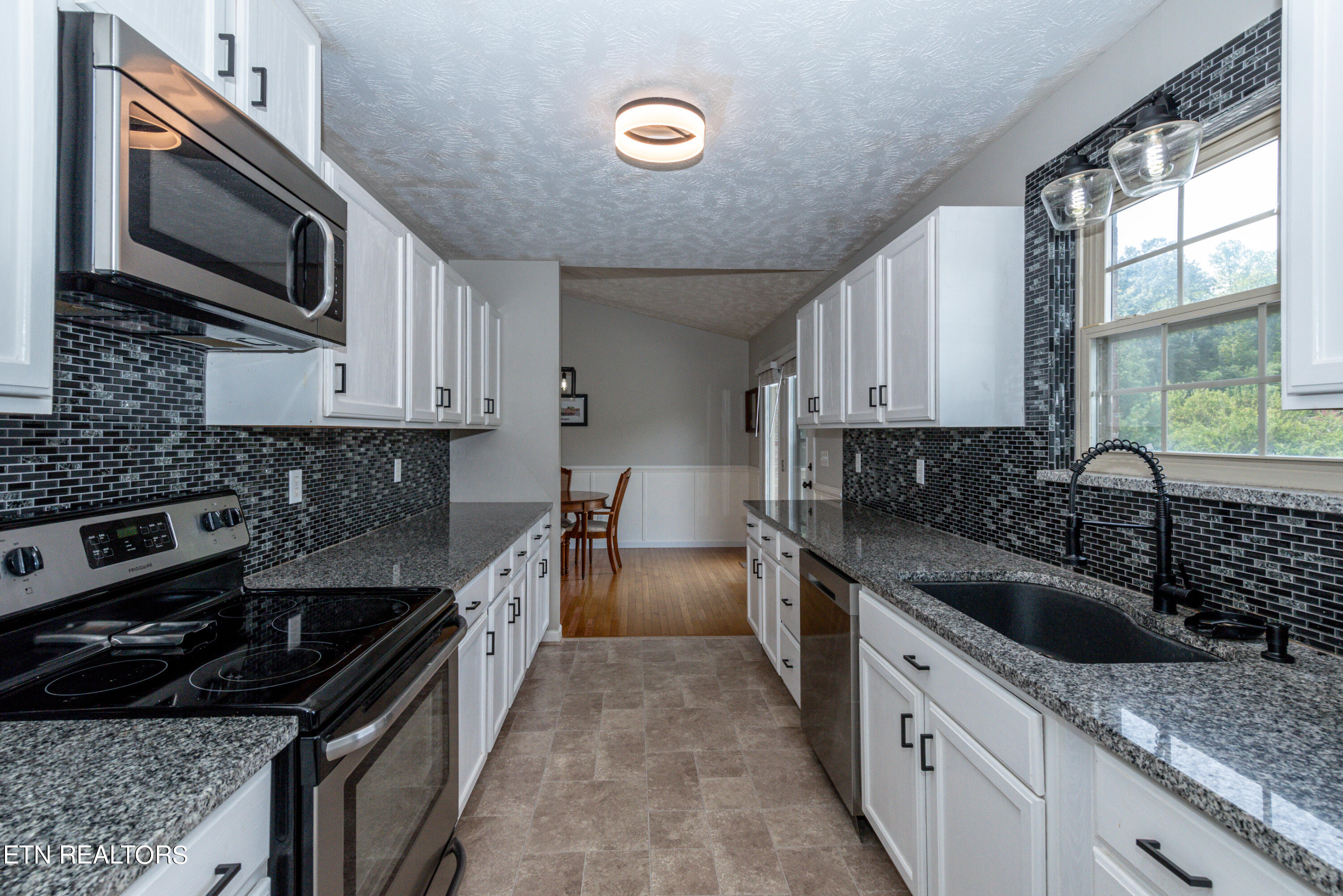 1525 Crestridge Drive