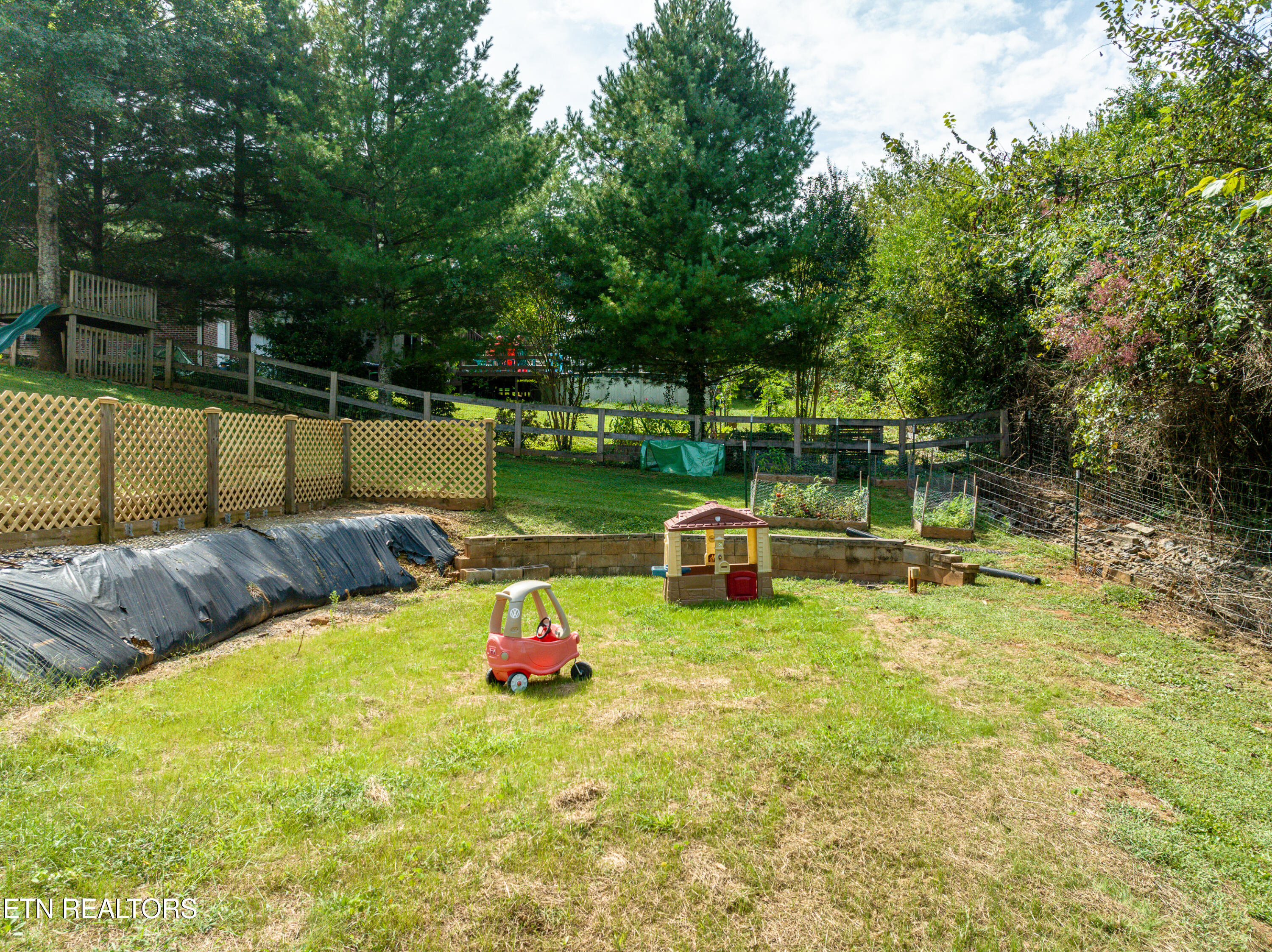 1525 Crestridge Drive