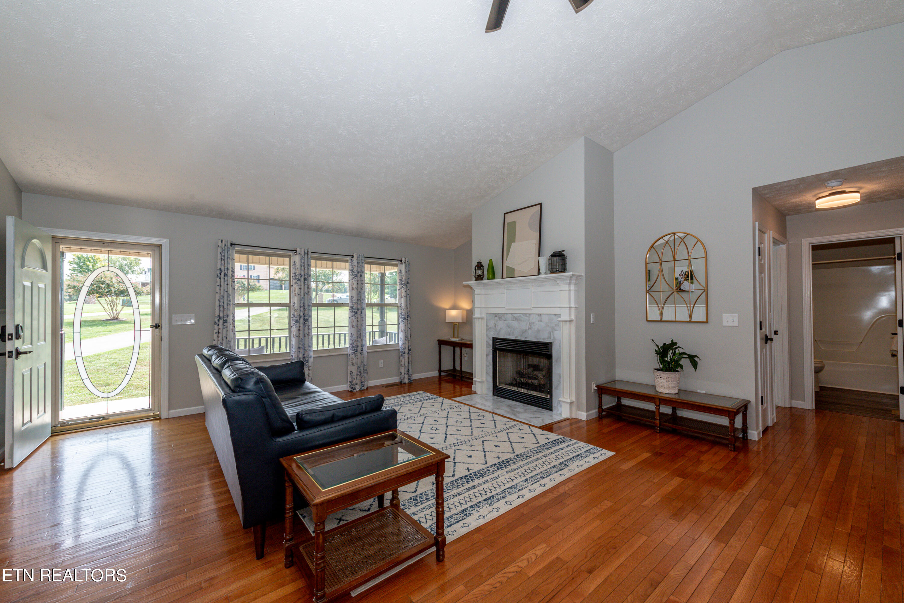 1525 Crestridge Drive