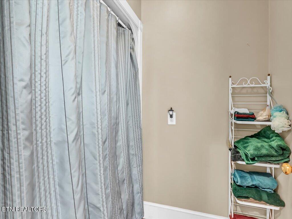 1122 Piney Mountain Rd