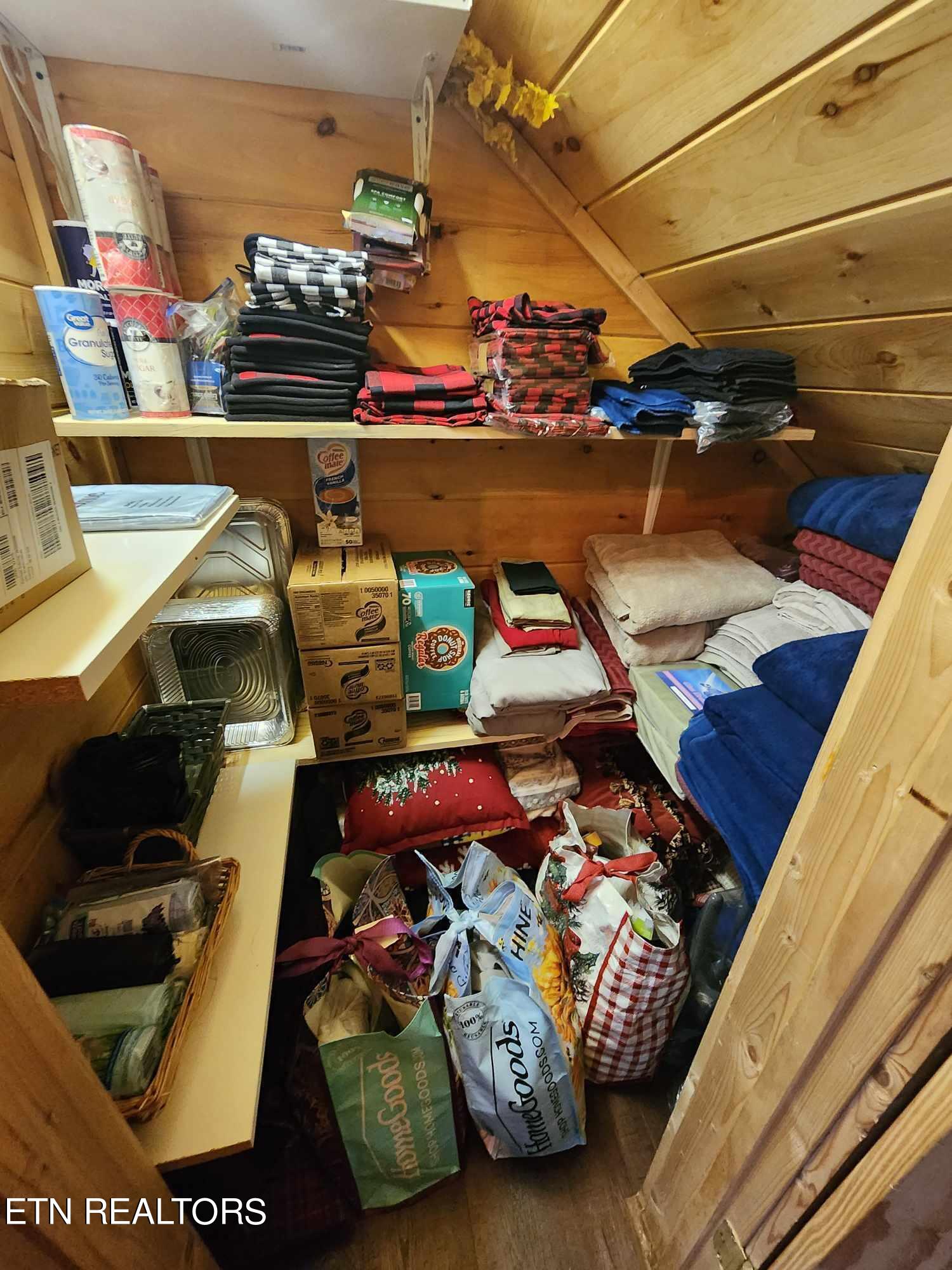 1761 Mountain Shadows Way