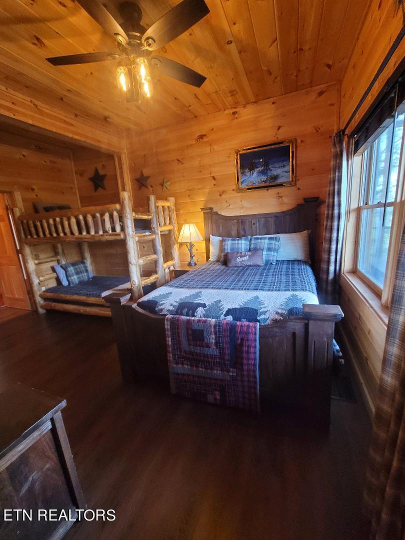 1761 Mountain Shadows Way