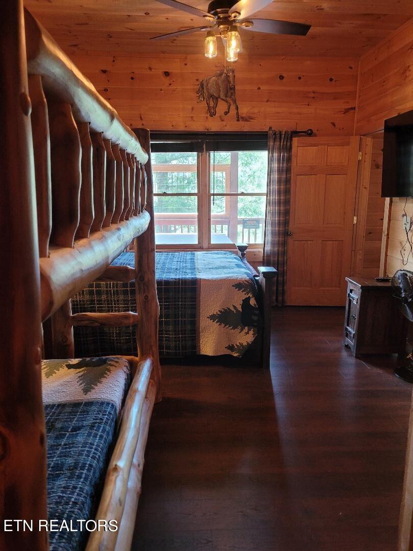 1761 Mountain Shadows Way