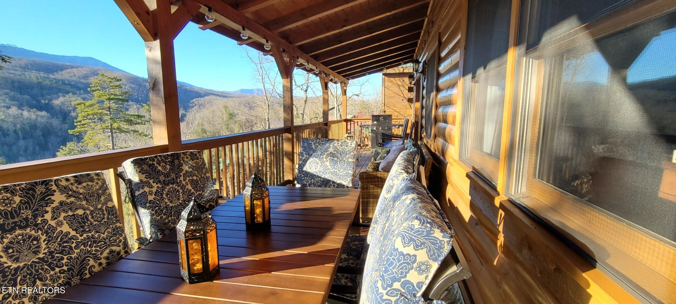 1761 Mountain Shadows Way